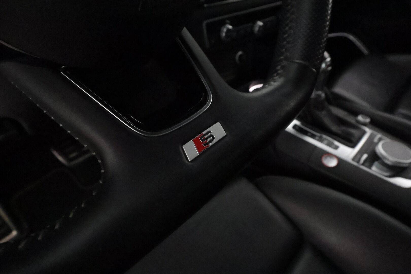 Audi S3 2017 Sportback 2,0 TFSI 228 kW quattro S tronic *Digimittaristo / Bang&Olufsen / Kattoluukku / Matrix / Sporttinahat* - 3,99 % KORKOTARJOUS TÄHÄN AUTOON - Huippuvarusteet! / P-Kamera / Navi