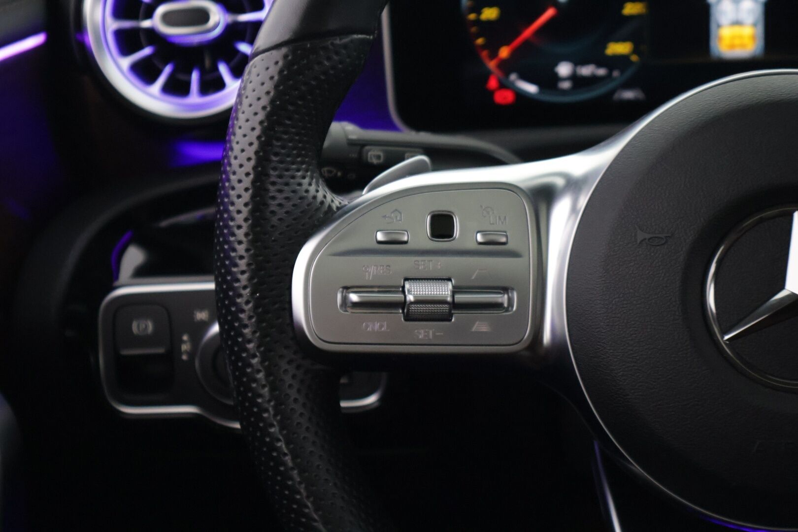 Mercedes-Benz A 2019 220 4Matic A Business AMG * Distronic+ / Ambient / Multibeam / 360 / Panorama / Muistipenkit / Widescreen* - JUURI SAAPUNUT *Kattavat varusteet / Näyttävä / Käytännöllinen*