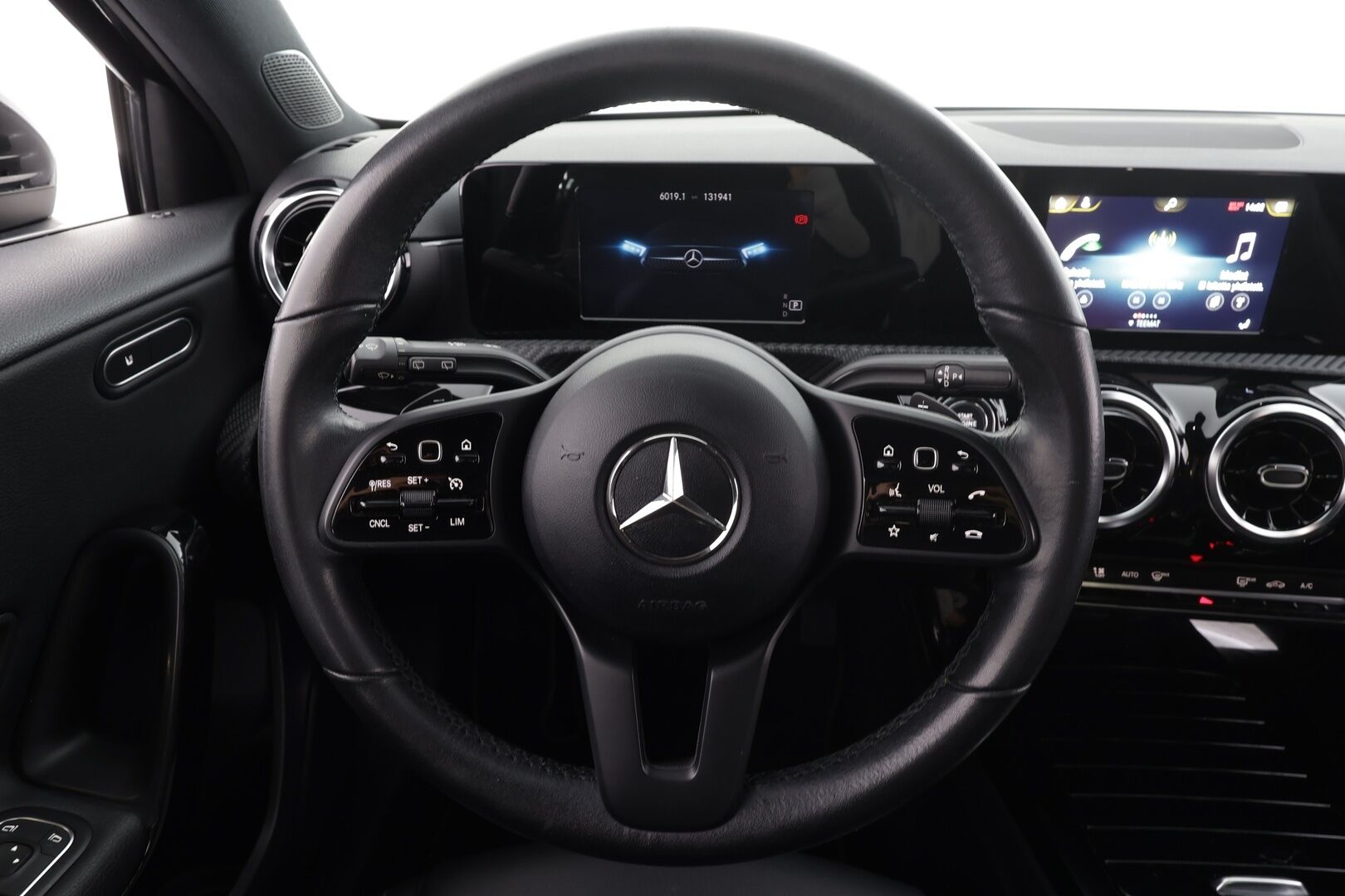 Mercedes-Benz A 2019 180 A Business Style * LED- High Performance / P.Kamera / Sportpenkit / Digimittaristo / Lohkolämmitin / Vakkari * - Suomi-auto / Kahdet renkaat - HULLUT JOULUT KORKOTARJOUS 2,49% 