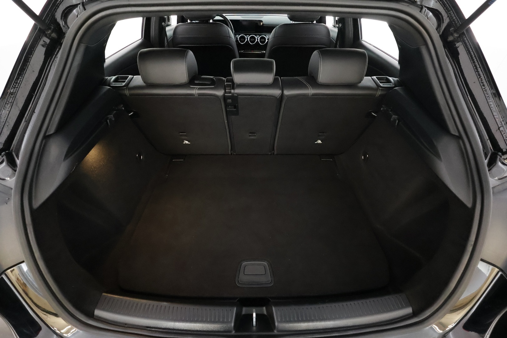 Mercedes-Benz A 2019 180 A Business Style * LED- High Performance / P.Kamera / Sportpenkit / Digimittaristo / Lohkolämmitin / Vakkari * - Suomi-auto / Kahdet renkaat - HULLUT JOULUT KORKOTARJOUS 2,49% 