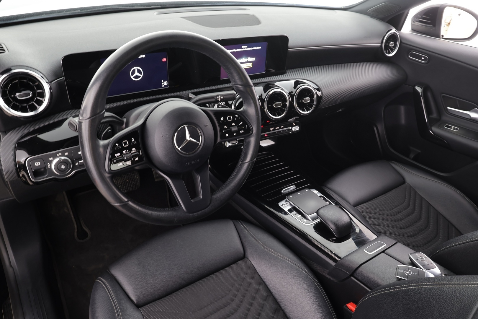 Mercedes-Benz A 2019 180 A Business Style * LED- High Performance / P.Kamera / Sportpenkit / Digimittaristo / Lohkolämmitin / Vakkari * - Suomi-auto / Kahdet renkaat - HULLUT JOULUT KORKOTARJOUS 2,49% 