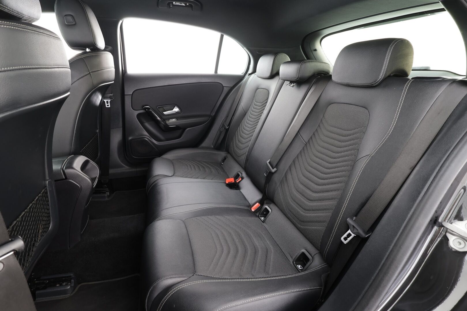 Mercedes-Benz A 2019 180 A Business Style * LED- High Performance / P.Kamera / Sportpenkit / Digimittaristo / Lohkolämmitin / Vakkari * - Suomi-auto / Kahdet renkaat - HULLUT JOULUT KORKOTARJOUS 2,49% 