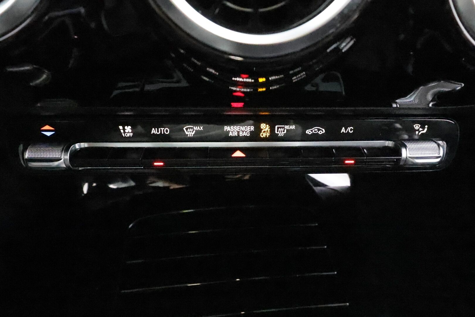 Mercedes-Benz A 2019 180 A Business Style * LED- High Performance / P.Kamera / Sportpenkit / Digimittaristo / Lohkolämmitin / Vakkari * - Suomi-auto / Kahdet renkaat - HULLUT JOULUT KORKOTARJOUS 2,49% 