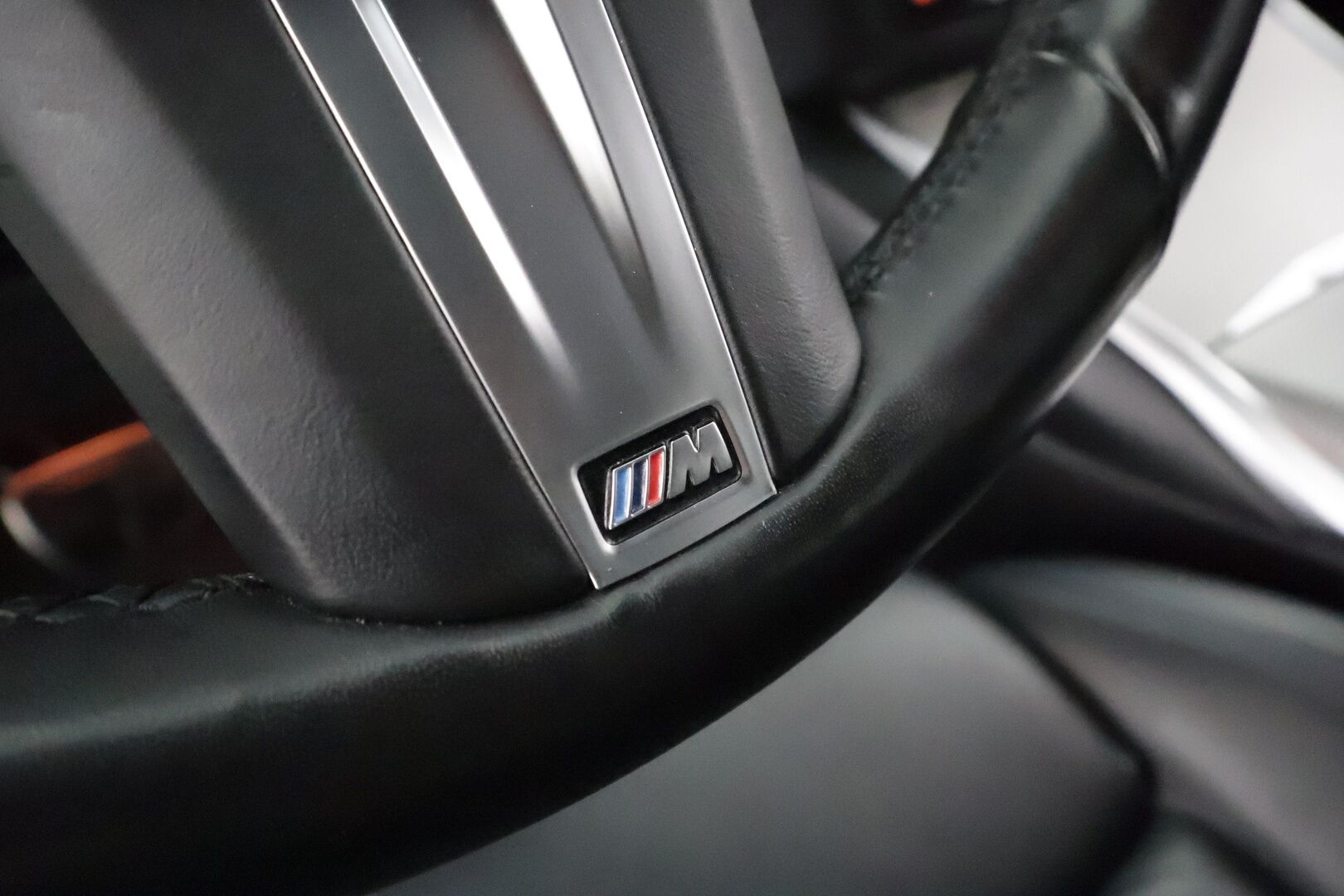 BMW 320 2020 G20 Sedan 320d A xDrive Launch Edition M Sport * ACC / HUD / Laser Light / 360° / Webasto / H&K / Koukku / Muistipenkki * - Adaptiivinen M Sport alusta / Display Key / Sporttinahat / Suomi-auto / Kahdet renkaat aluvanteilla / Supervarusteet