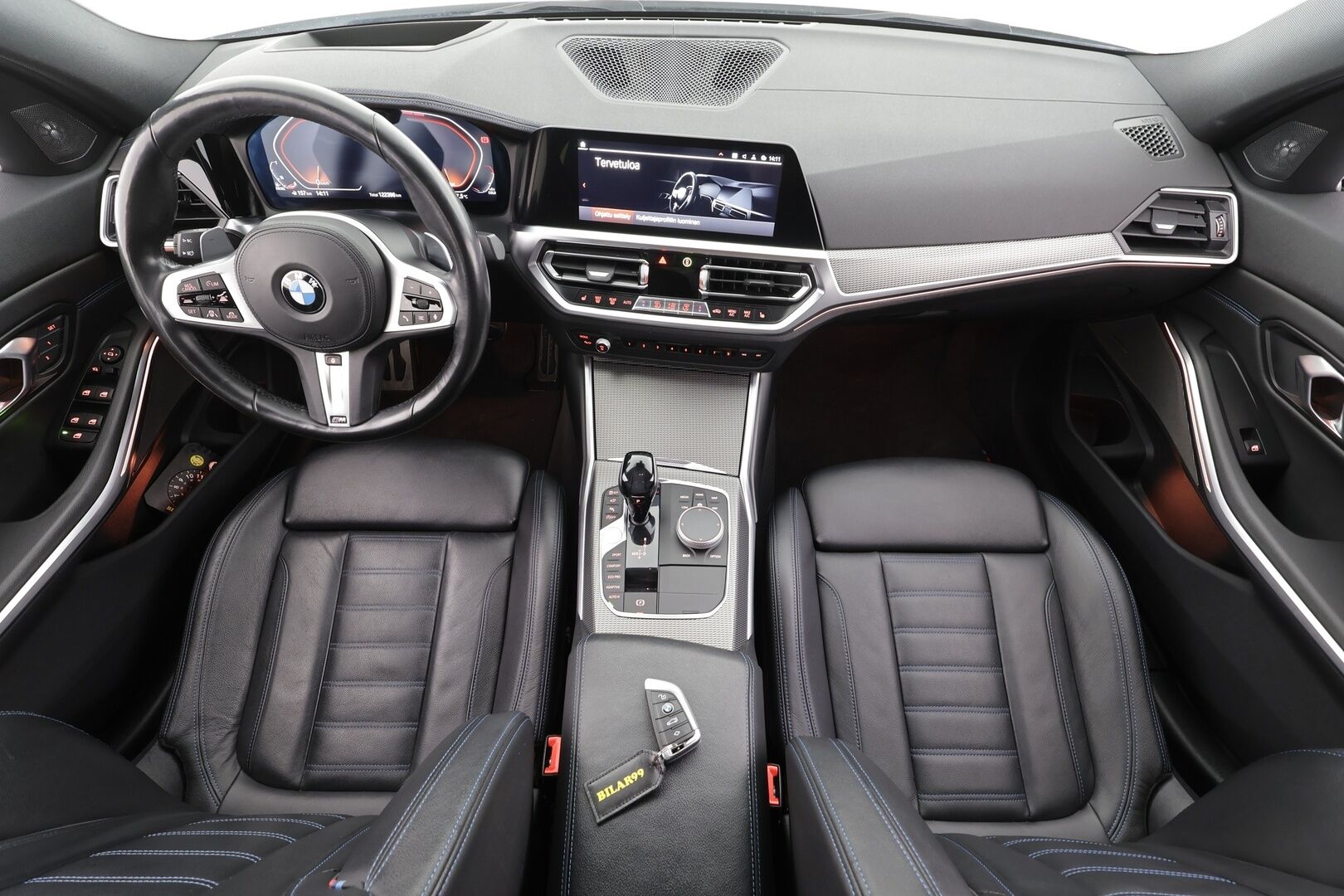 BMW 320 2020 G20 Sedan 320d A xDrive Launch Edition M Sport * ACC / HUD / Laser Light / 360° / Webasto / H&K / Koukku / Muistipenkki * - Adaptiivinen M Sport alusta / Display Key / Sporttinahat / Suomi-auto / Kahdet renkaat aluvanteilla / Supervarusteet