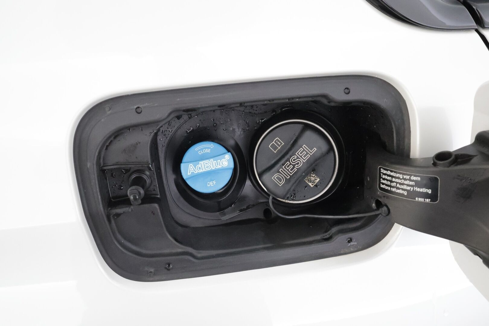 BMW 320 2020 G20 Sedan 320d A xDrive Launch Edition M Sport * ACC / HUD / Laser Light / 360° / Webasto / H&K / Koukku / Muistipenkki * - Adaptiivinen M Sport alusta / Display Key / Sporttinahat / Suomi-auto / Kahdet renkaat aluvanteilla / Supervarusteet