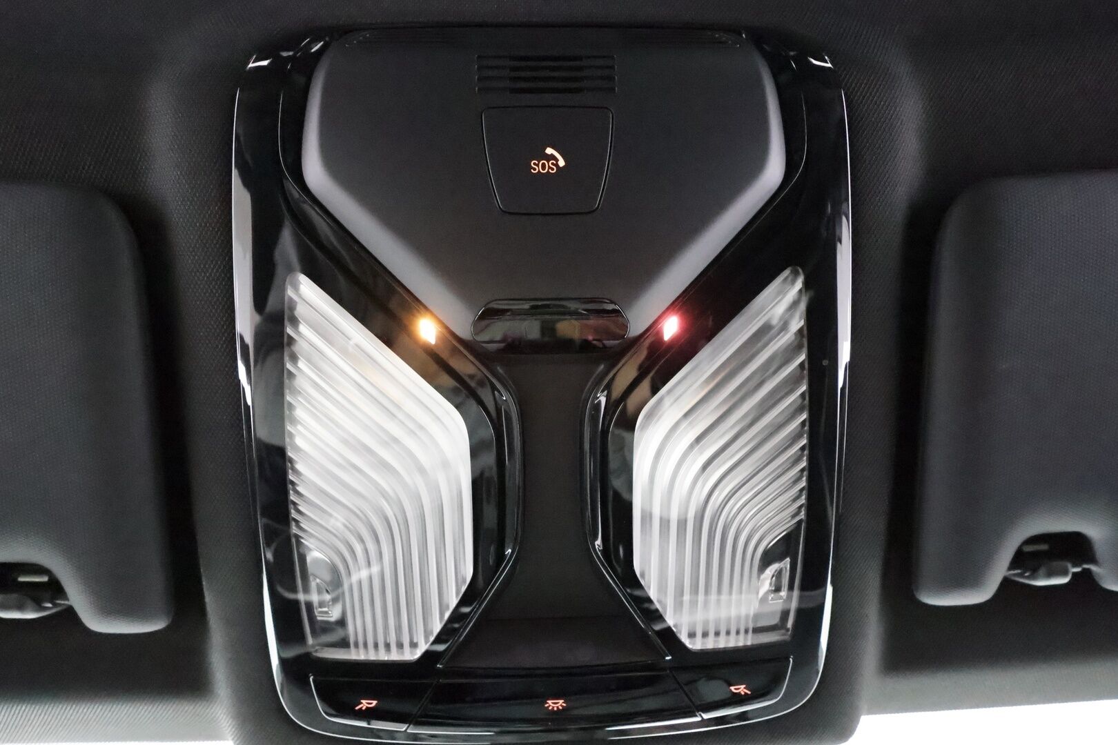 BMW 320 2020 G20 Sedan 320d A xDrive Launch Edition M Sport * ACC / HUD / Laser Light / 360° / Webasto / H&K / Koukku / Muistipenkki * - Adaptiivinen M Sport alusta / Display Key / Sporttinahat / Suomi-auto / Kahdet renkaat aluvanteilla / Supervarusteet