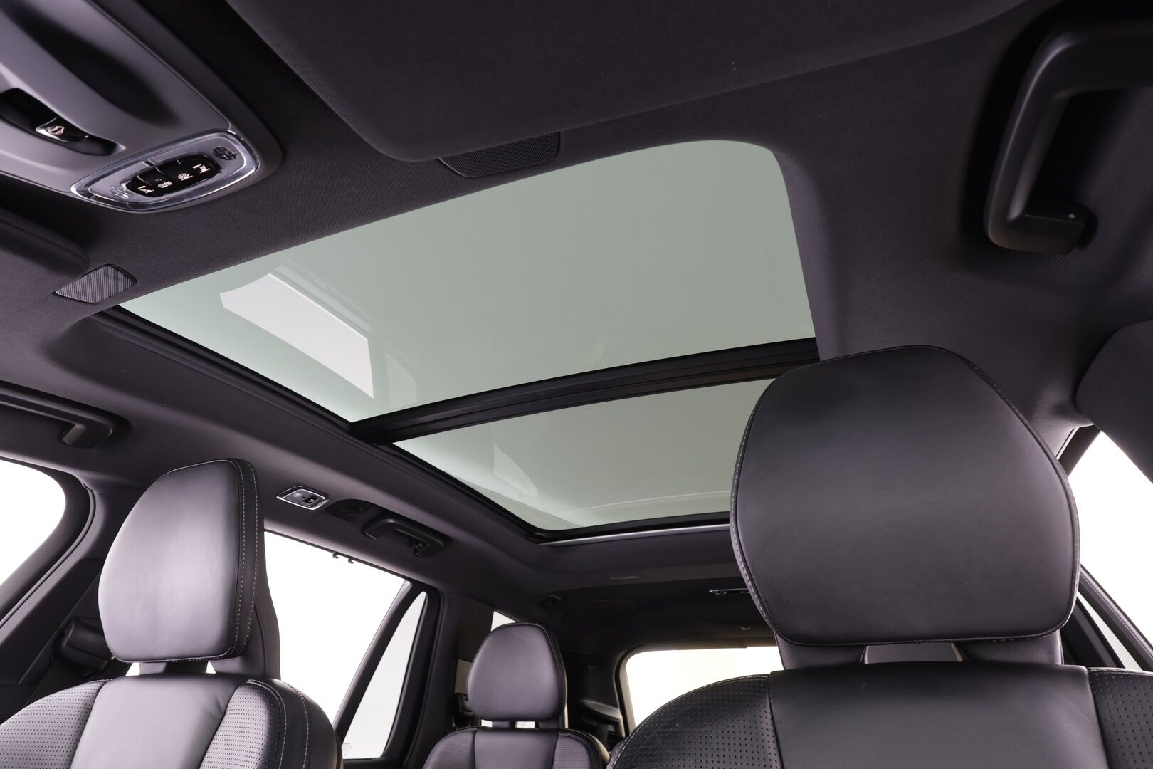 Volvo XC90 2019 T8 R-Design 7-P * ACC / HUD / 360° / Panorama / Full LED / Muistipenkit hieronnalla / Koukku / Webasto / Navi / H&K * - Ilmastoidut nahat / KeylessGo / Merkkihuollettu / Huippuvarusteet - HULLUT JOULUT KORKOTARJOUS 2,49% 