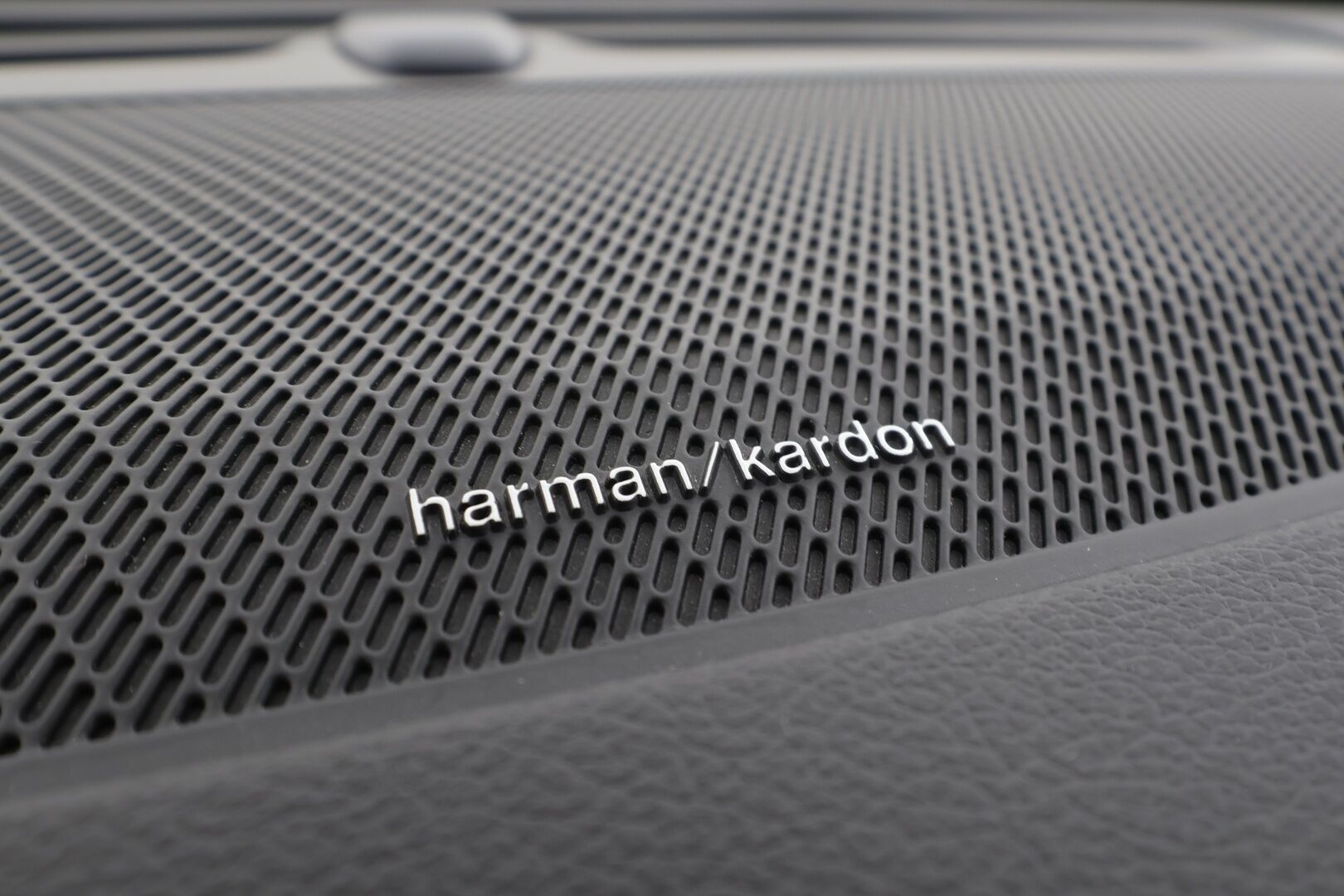 Volvo XC90 2019 T8 R-Design 7-P * ACC / HUD / 360° / Panorama / Full LED / Muistipenkit hieronnalla / Koukku / Webasto / Navi / H&K * - Ilmastoidut nahat / KeylessGo / Merkkihuollettu / Huippuvarusteet - HULLUT JOULUT KORKOTARJOUS 2,49% 