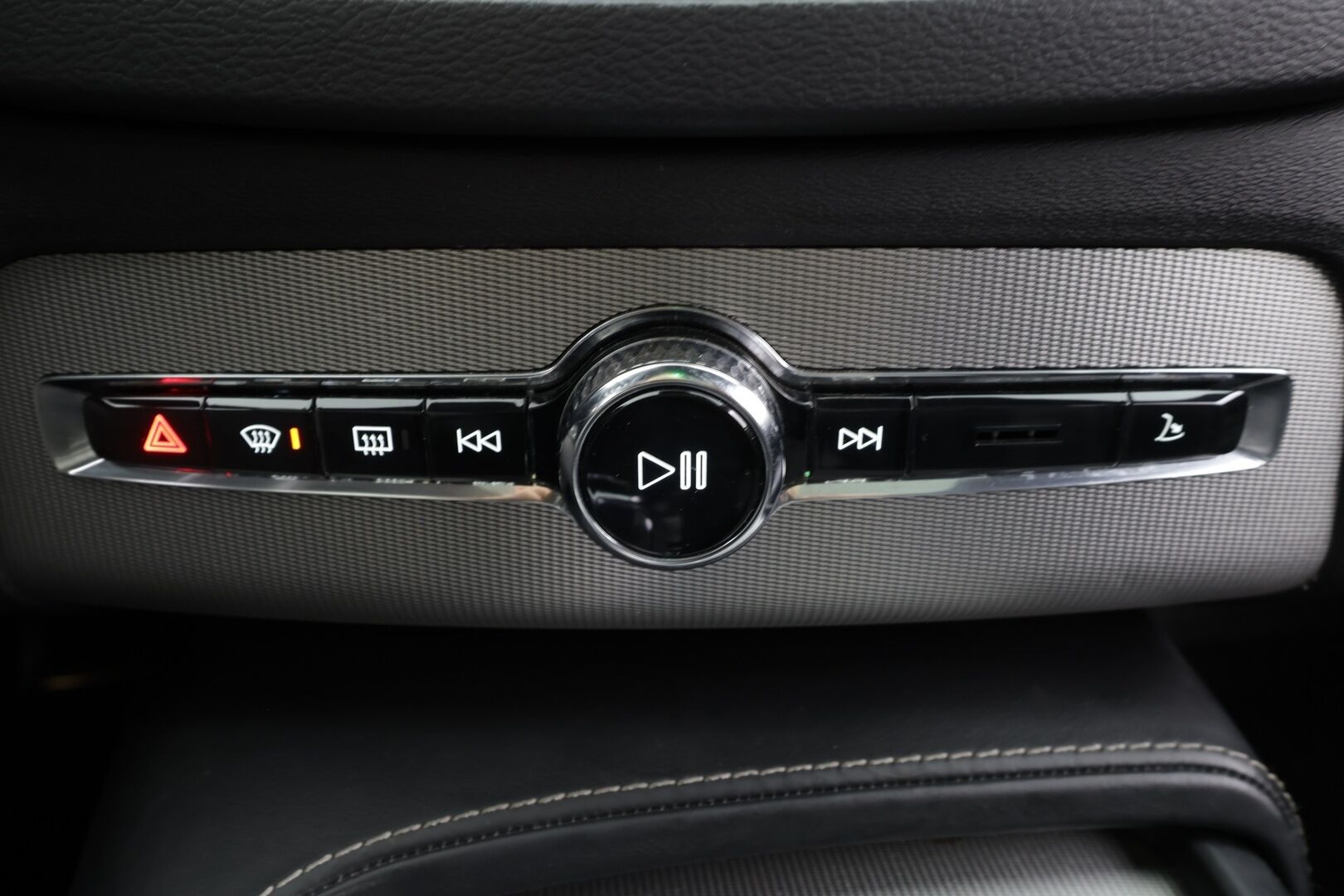 Volvo XC90 2019 T8 R-Design 7-P * ACC / HUD / 360° / Panorama / Full LED / Muistipenkit hieronnalla / Koukku / Webasto / Navi / H&K * - Ilmastoidut nahat / KeylessGo / Merkkihuollettu / Huippuvarusteet - HULLUT JOULUT KORKOTARJOUS 2,49% 