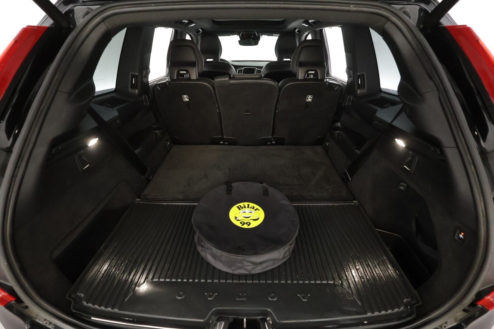 Volvo XC90 2019 T8 R-Design 7-P * ACC / HUD / 360° / Panorama / Full LED / Muistipenkit hieronnalla / Koukku / Webasto / Navi / H&K * - Ilmastoidut nahat / KeylessGo / Merkkihuollettu / Huippuvarusteet - HULLUT JOULUT KORKOTARJOUS 2,49% 