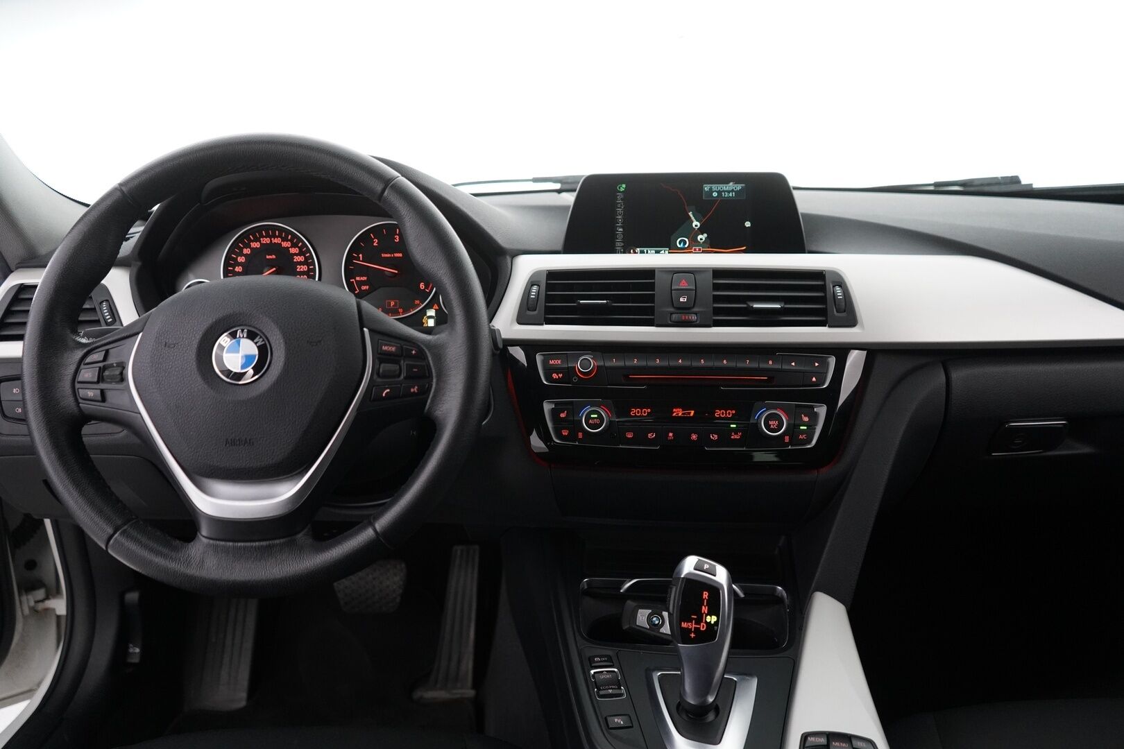 BMW 318 2016 F31 Touring d A Business *Adapt. LED / Sähköluukku / Navi / Vakkari*