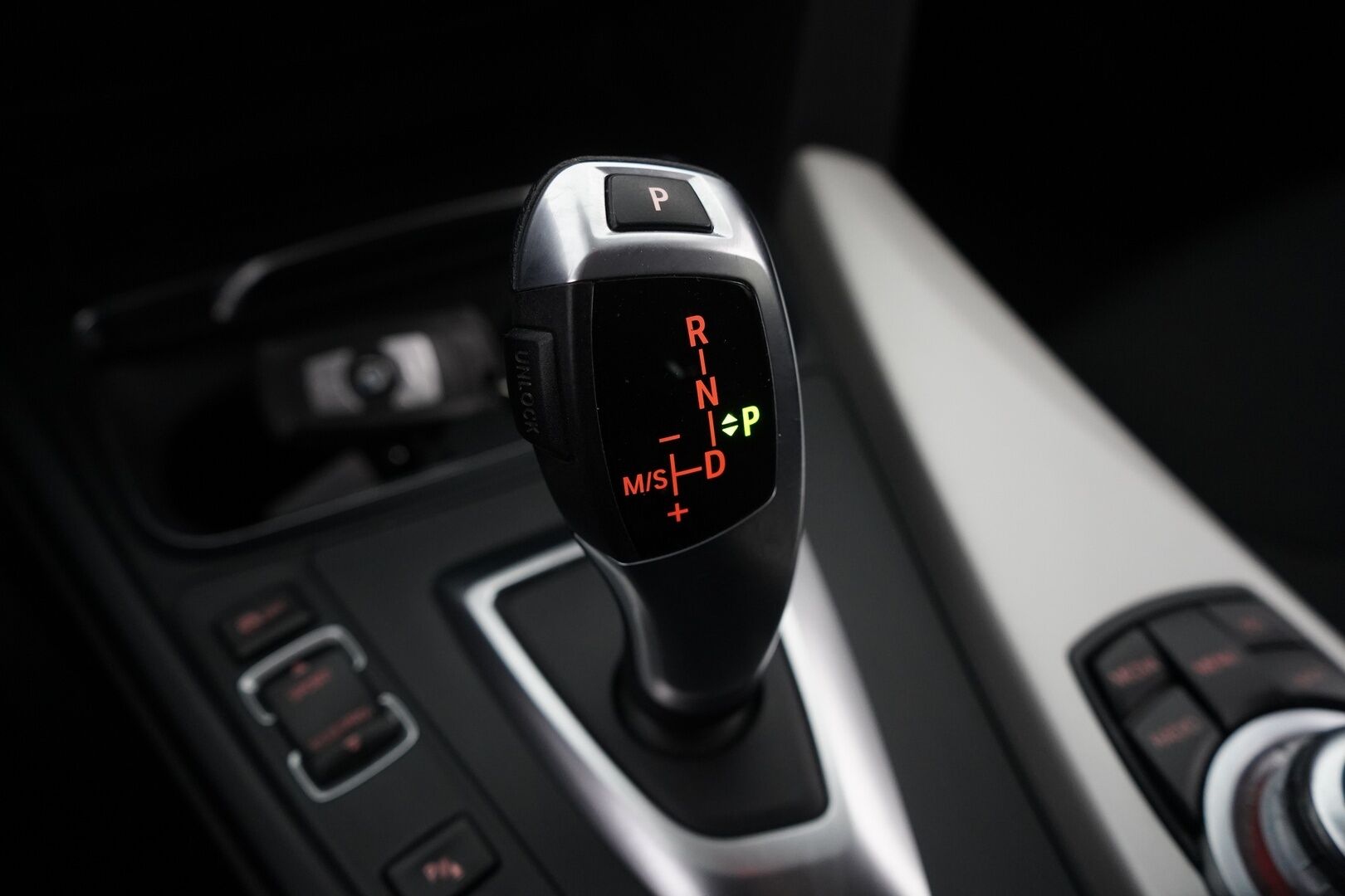 BMW 318 2016 F31 Touring d A Business *Adapt. LED / Sähköluukku / Navi / Vakkari*