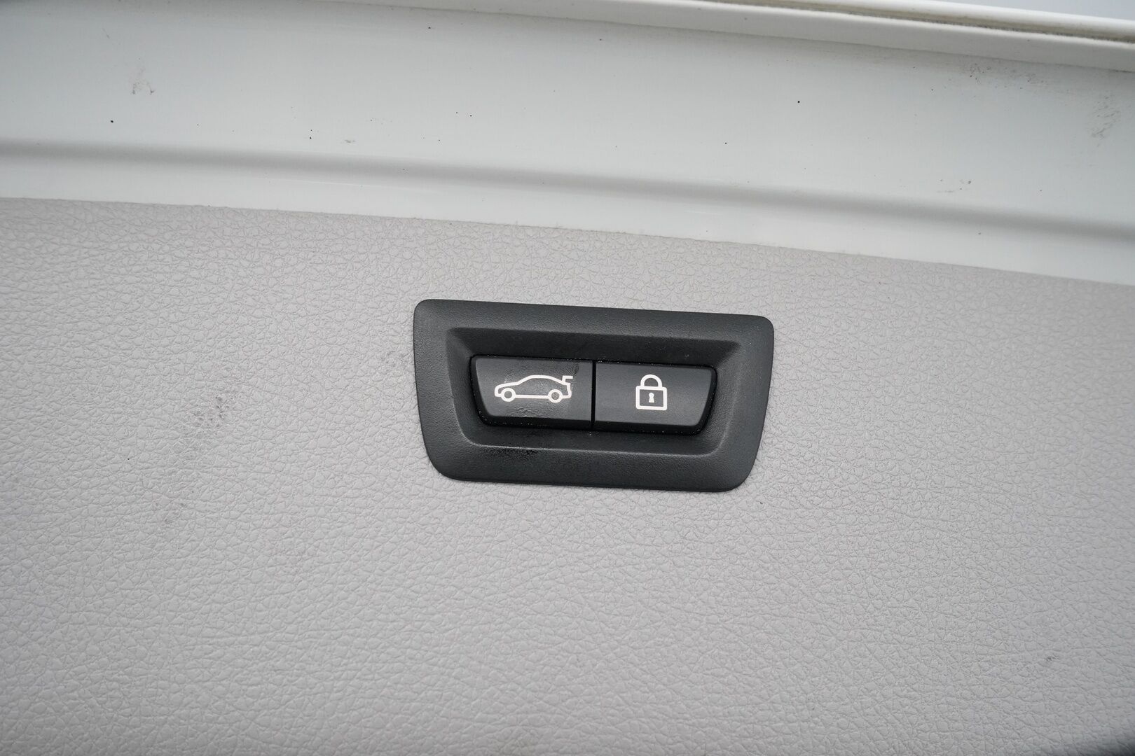 BMW 318 2016 F31 Touring d A Business *Adapt. LED / Sähköluukku / Navi / Vakkari*