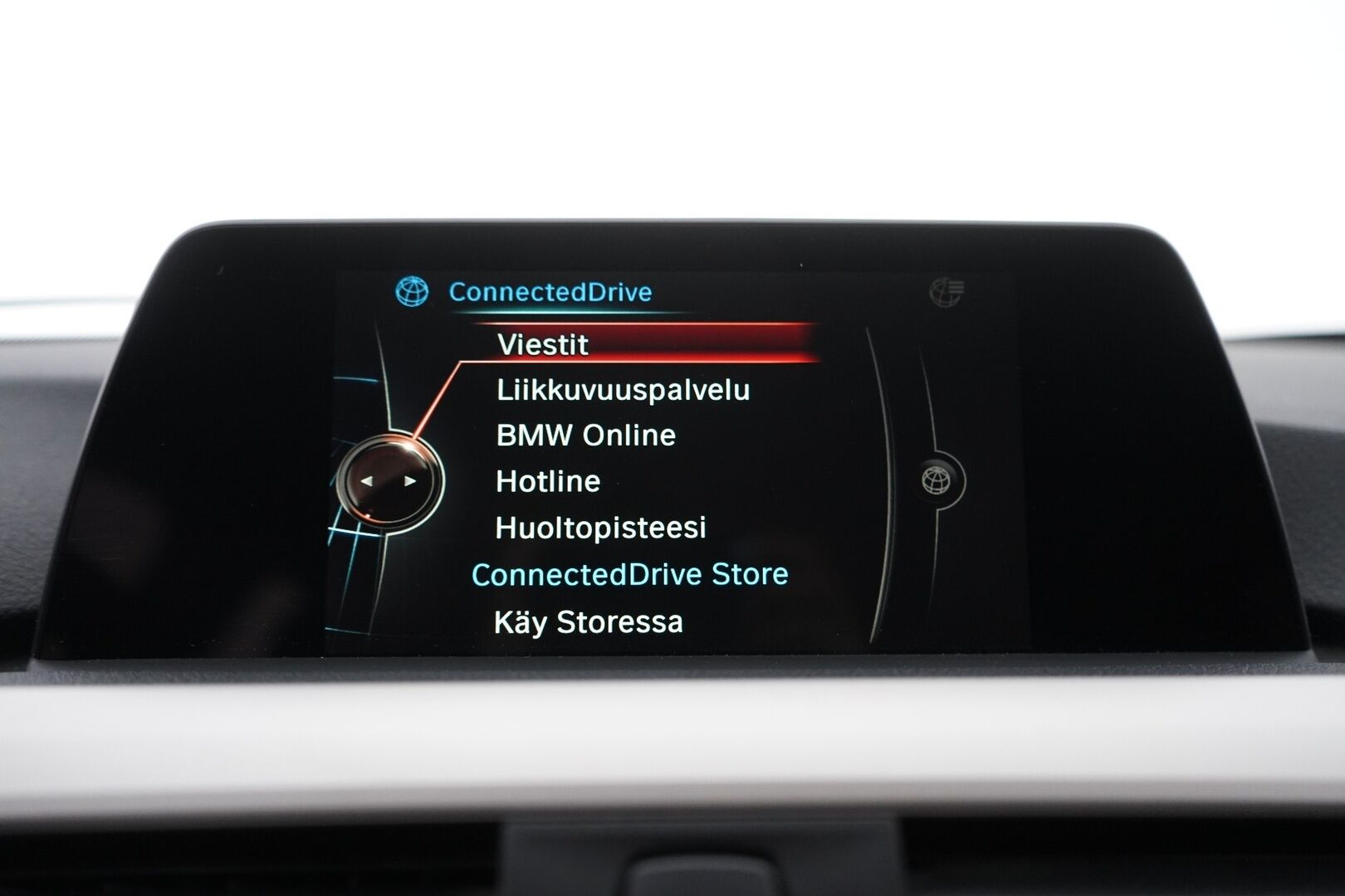 BMW 318 2017 F31 Touring d A Business *HUD / HiFi / Adapt. LED / Sähköluukku / Navi / Vakkari*