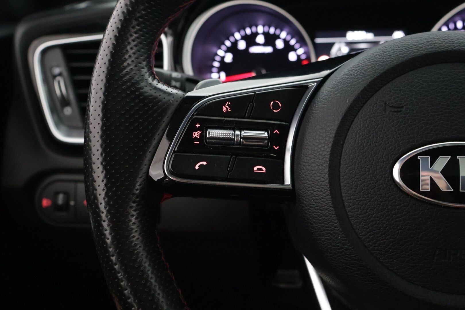 Kia ProCeed 2019 1,6 T-GDI ISG 204hv GT Business Premium SB DCT A/T EcoDynamics / ACC / JBL / Panorama / Muistipenkki* - 2xRenkaat / Särmä huoltohistoria / Näyttävä*