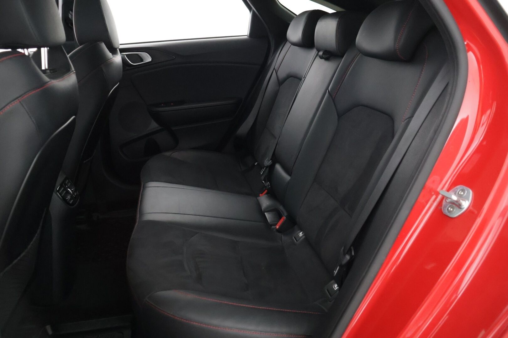 Kia ProCeed 2019 1,6 T-GDI ISG 204hv GT Business Premium SB DCT A/T EcoDynamics / ACC / JBL / Panorama / Muistipenkki* - 2xRenkaat / Särmä huoltohistoria / Näyttävä*