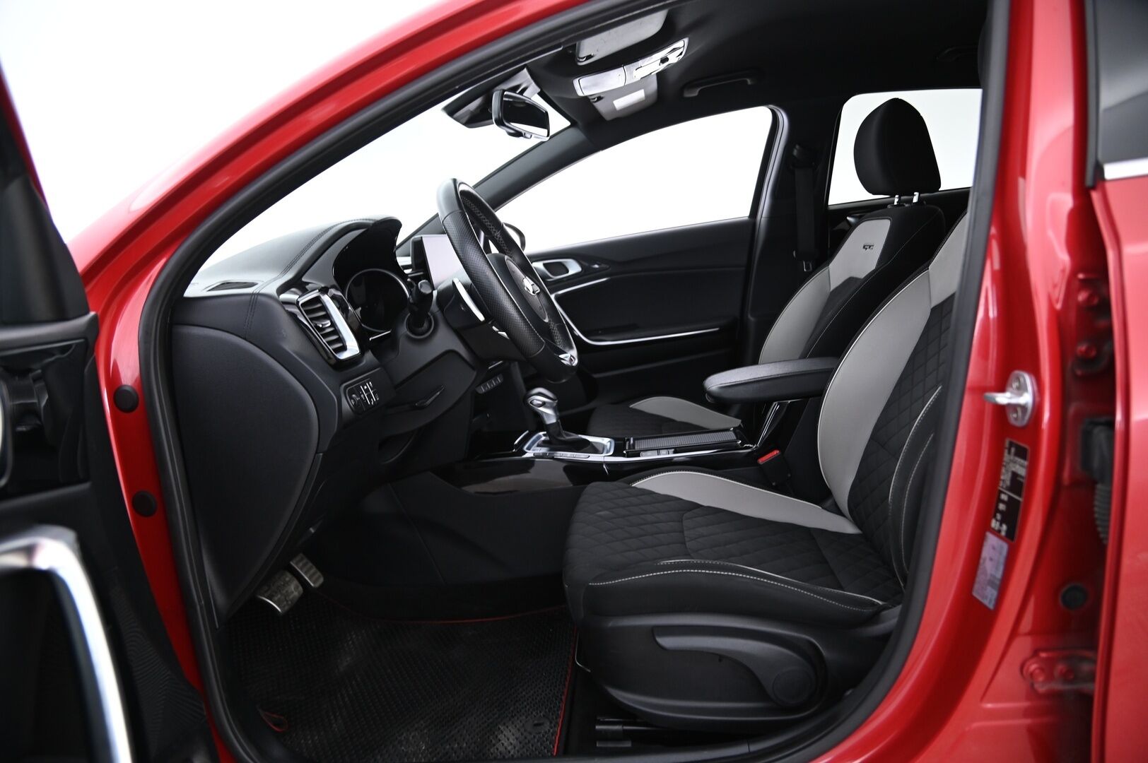 Kia ProCeed 2019 1,4 T-GDI ISG 140hv GT-Line Business Premium SB DCT A/T EcoDynamics *HUIPPUVARUSTEET / Juuri Huollettu / Webasto / ACC / BLIS / JBL / P.Kamera / Navi / Ratinlämmitin* - 3,99 % KORKOTARJOUS TÄHÄN AUTOON - 31.5. ASTI! - Huippuvarusteltu upea taloudellinen GT-Line Kia kaksilla hyvillä renkailla ja erittäin särmällä huoltovihkolla!