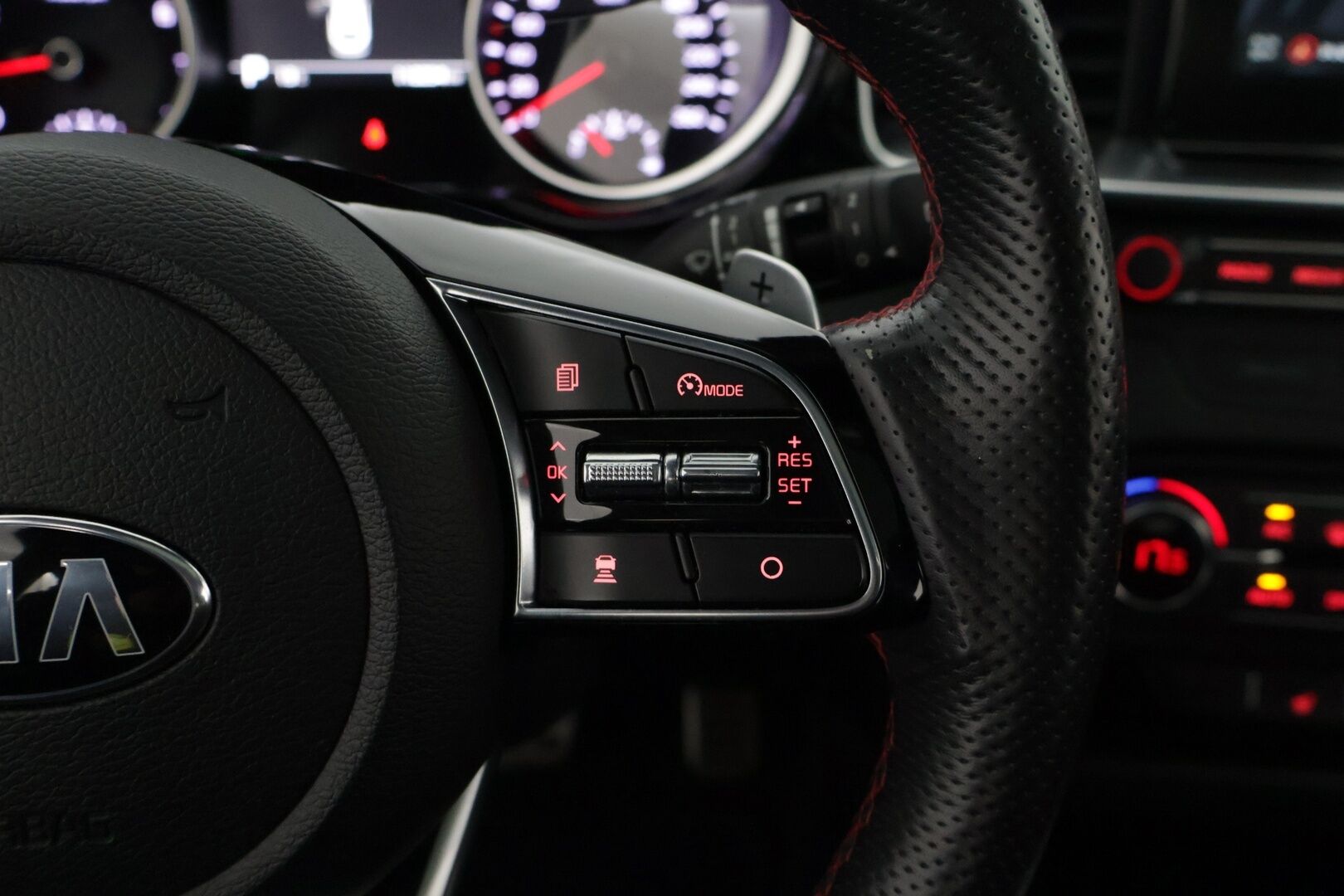 Kia ProCeed 2019 1,6 T-GDI ISG 204hv GT Business Premium SB DCT A/T EcoDynamics *Suomi-auto / ACC / JBL / BLIS / Panorama / P.Kamera / Navi* - Nahka-alcantara / Muistipenkki / Ratinlämmitin / KeyLess / Ambient / LED / 2x Renkaat / Lohko - HULLUT AVAJAISHULINAT KORKOTARJOUS 3,29 %