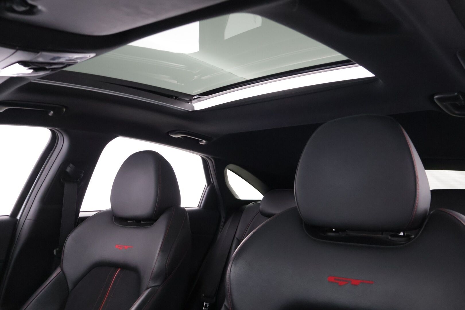 Kia ProCeed 2019 1,6 T-GDI ISG 204hv GT Business Premium SB DCT A/T EcoDynamics* ACC / JBL / BLIS / Panorama / Lohko / P-kamera / Navi* - *Törkykamat / Nahka-alcantara / Muistipenkki / Ratinlämmitin / KeyLess / Ambient / LED / 2x Renkaat*