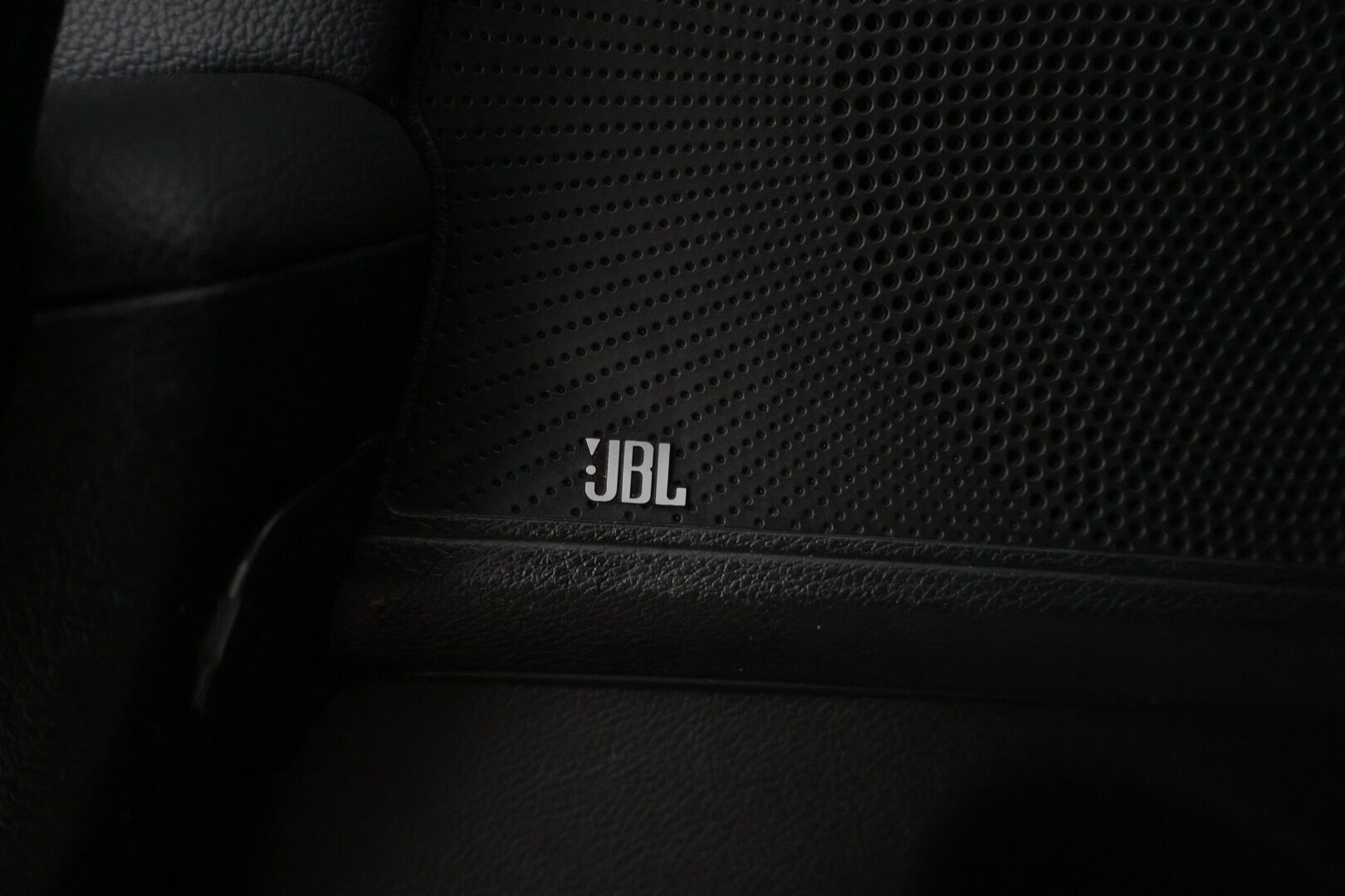 Kia ProCeed 2019 1,6 T-GDI ISG 204hv GT Business Premium SB DCT A/T EcoDynamics *Suomi-auto / ACC / JBL / BLIS / Panorama / P.Kamera / Navi* - Nahka-alcantara / Muistipenkki / Ratinlämmitin / KeyLess / Ambient / LED / 2x Renkaat / Lohko - HULLUT AVAJAISHULINAT KORKOTARJOUS 3,29 %