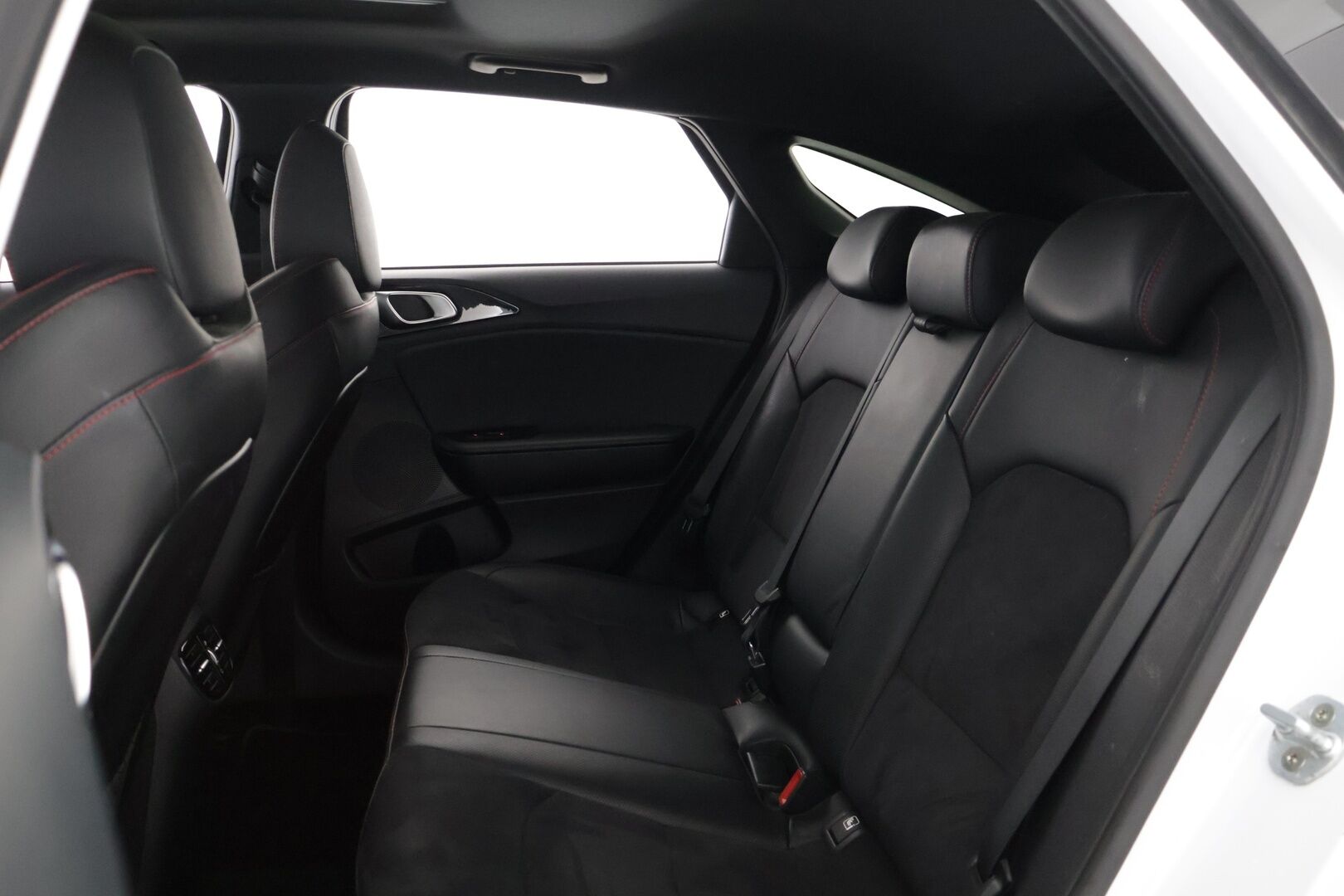 Kia ProCeed 2019 1,6 T-GDI ISG 204hv GT Business Premium SB DCT A/T EcoDynamics *Suomi-auto / ACC / JBL / BLIS / Panorama / P.Kamera / Navi* - Nahka-alcantara / Muistipenkki / Ratinlämmitin / KeyLess / Ambient / LED / 2x Renkaat / Lohko - HULLUT AVAJAISHULINAT KORKOTARJOUS 3,29 %