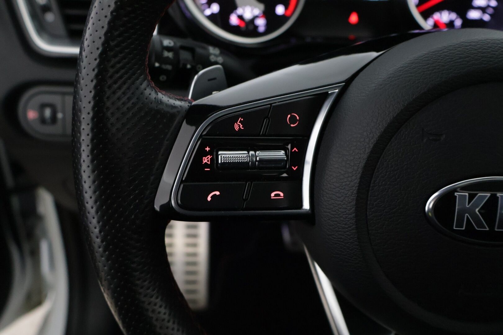 Kia ProCeed 2019 1,6 T-GDI ISG 204hv GT Business Premium SB DCT A/T EcoDynamics *Suomi-auto / ACC / JBL / BLIS / Panorama / P.Kamera / Navi* - Nahka-alcantara / Muistipenkki / Ratinlämmitin / KeyLess / Ambient / LED / 2x Renkaat / Lohko - HULLUT AVAJAISHULINAT KORKOTARJOUS 3,29 %