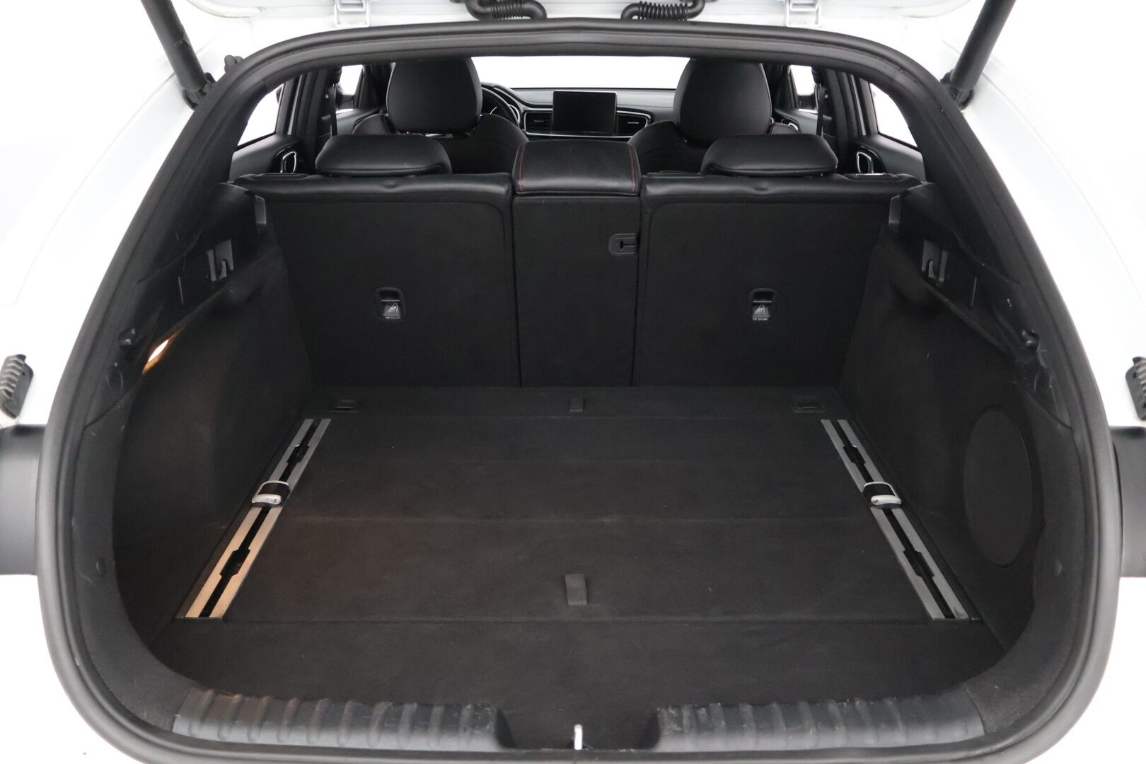 Kia ProCeed 2019 1,6 T-GDI ISG 204hv GT Business Premium SB DCT A/T EcoDynamics* ACC / JBL / BLIS / Panorama / Lohko / P-kamera / Navi* - *Törkykamat / Nahka-alcantara / Muistipenkki / Ratinlämmitin / KeyLess / Ambient / LED / 2x Renkaat*