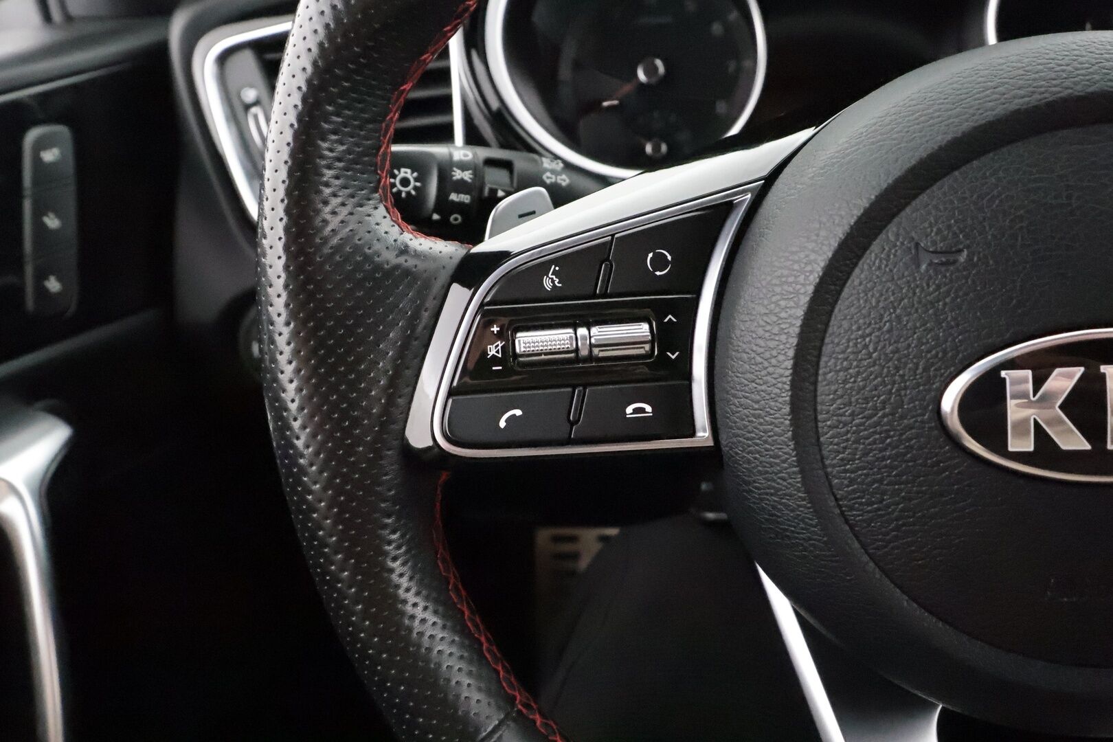 Kia ProCeed 2019 1,6 T-GDI ISG 204hv GT Business Premium SB DCT A/T EcoDynamics * ACC / P.kamera / JBL / Muistipenkki * - Suomi-auto / Kahdet renkaat aluvanteilla / Hyvät varusteet - HULLUT AVAJAISHULINAT KORKOTARJOUS 3,29 %