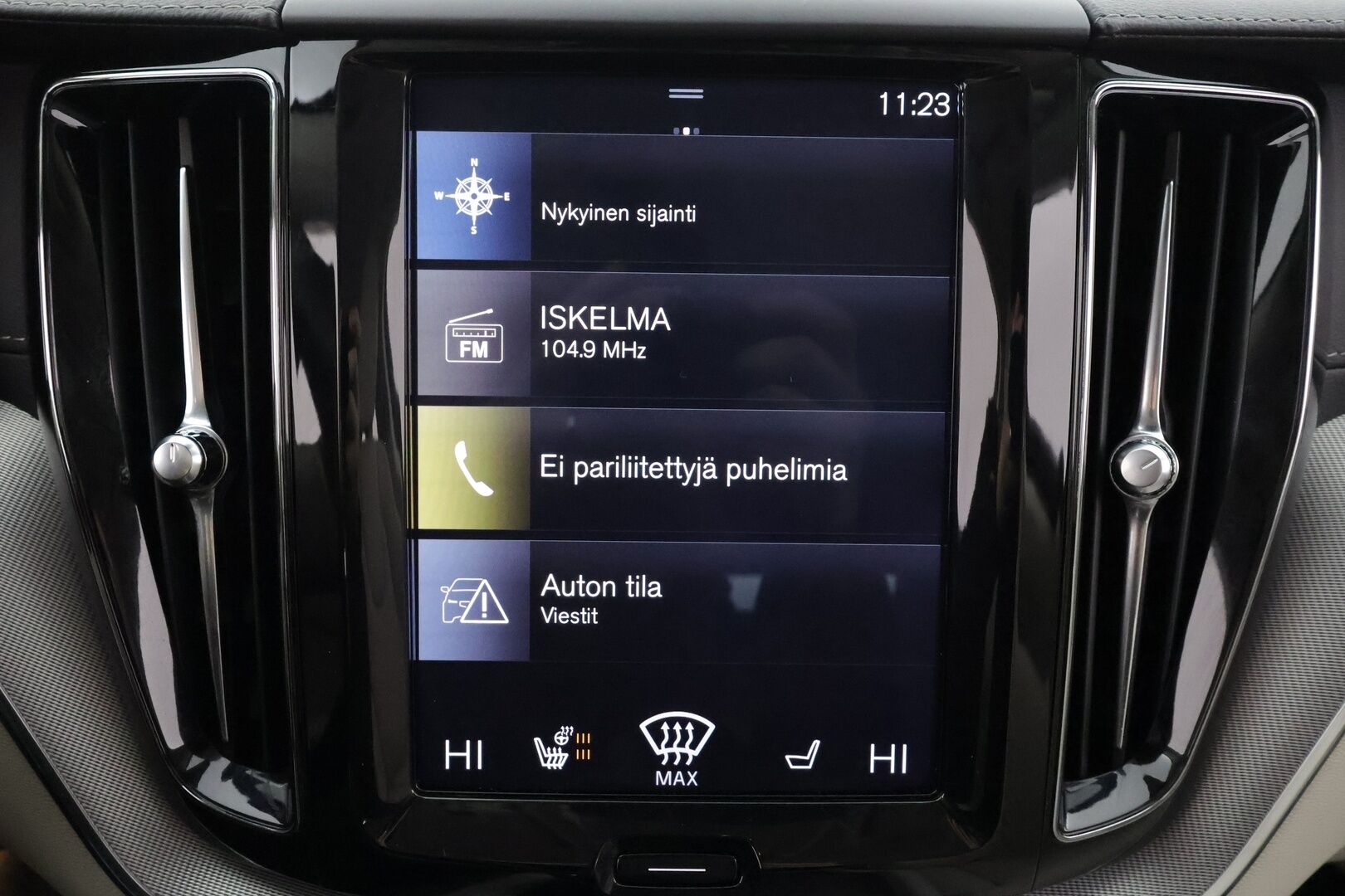 Volvo XC60 2019 D4 AWD Business Inscription aut * Webasto / Koukku / ACC / Full-LED / P.Kamera / Sportpenkki Muistilla / Navi * - Kahdet renkaat aluvanteilla / Suomi-auto