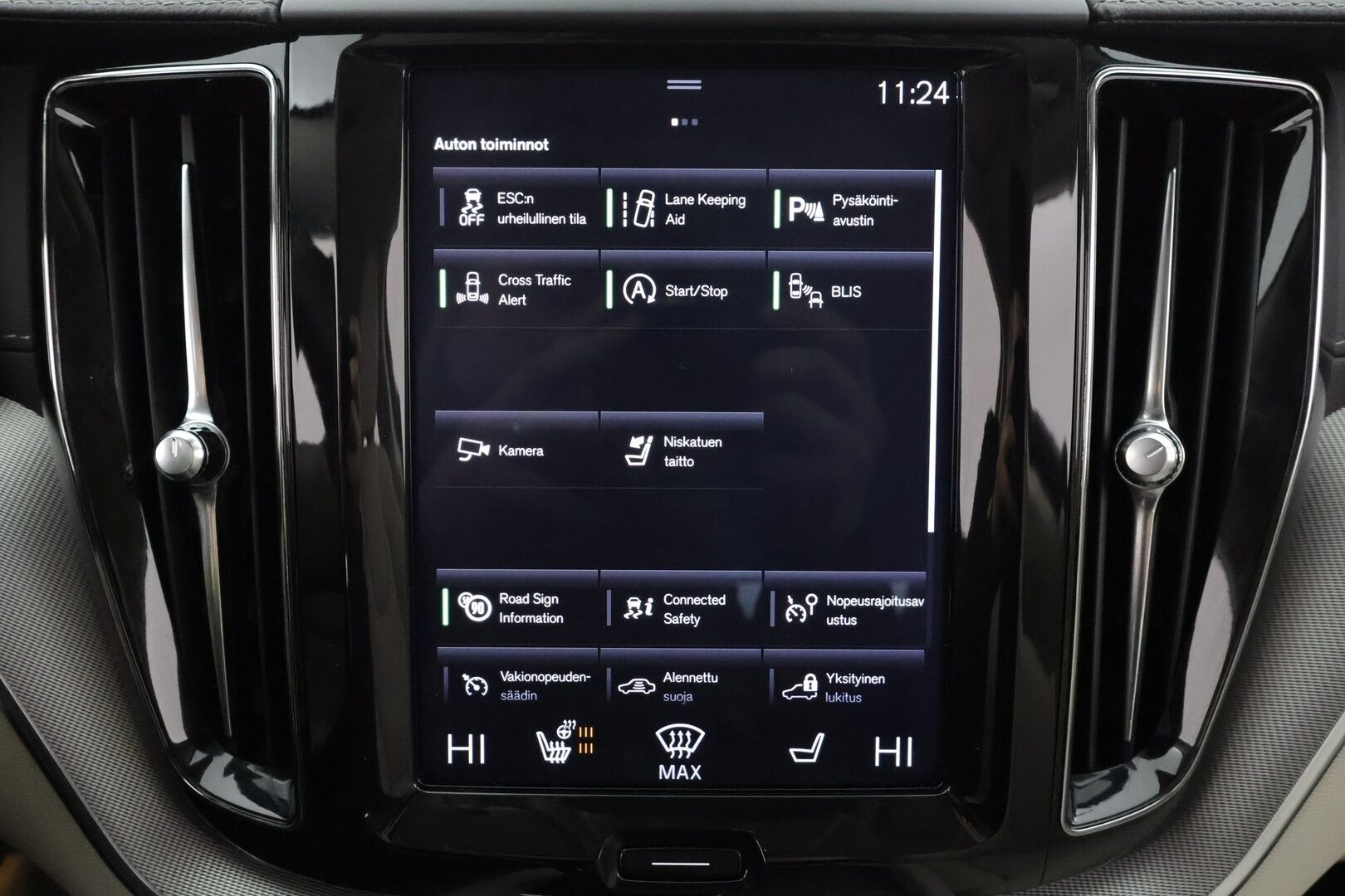 Volvo XC60 2019 D4 AWD Business Inscription aut * Webasto / Koukku / ACC / Full-LED / P.Kamera / Sportpenkki Muistilla / Navi * - Kahdet renkaat aluvanteilla / Suomi-auto