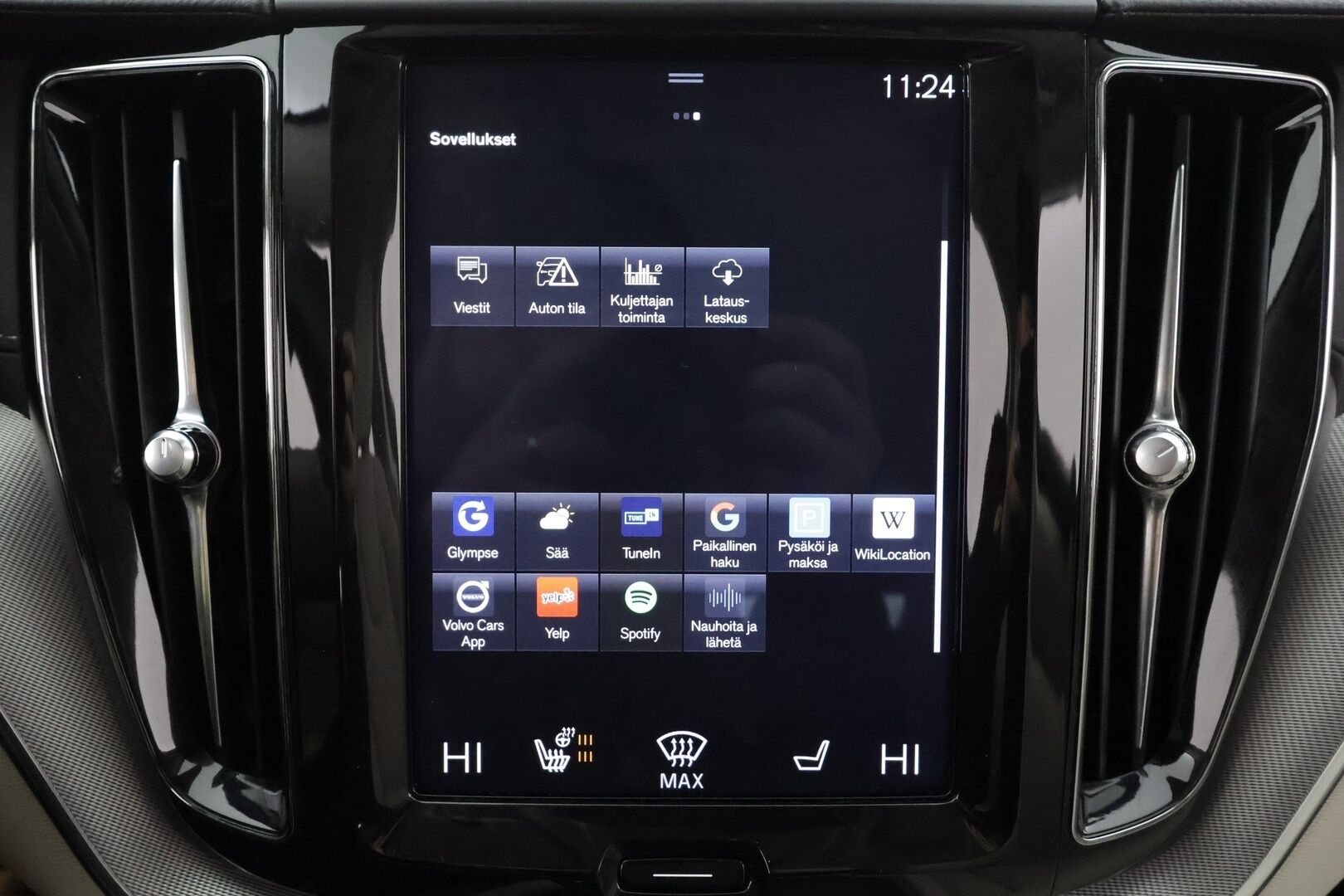 Volvo XC60 2019 D4 AWD Business Inscription aut * Webasto / Koukku / ACC / Full-LED / P.Kamera / Sportpenkki Muistilla / Navi * - Kahdet renkaat aluvanteilla / Suomi-auto