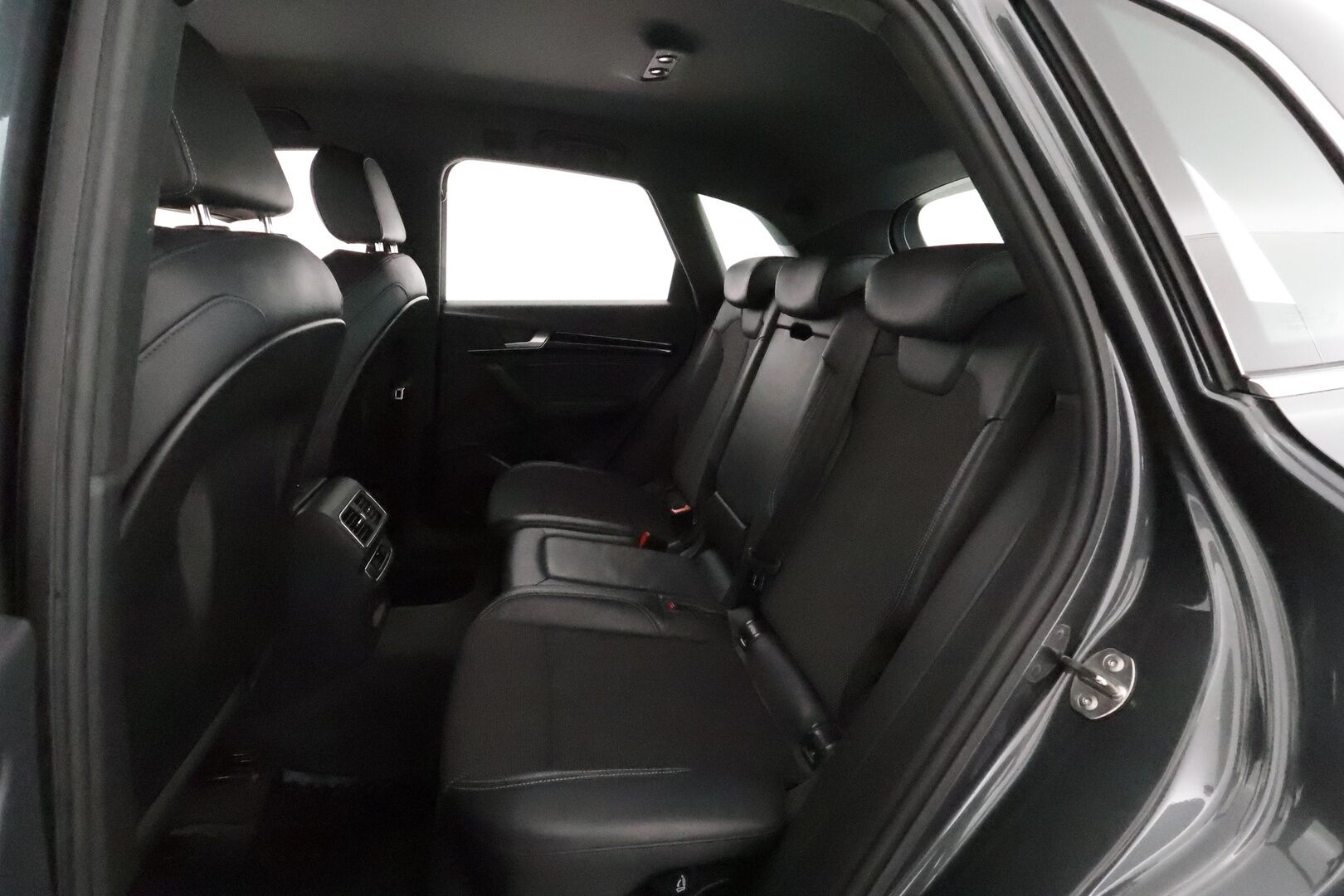 Audi Q5 2019 Business Sport Special Edition 35 TDI 120 kW quattro S tronic **Vakkari / Matrix LED / Webasto / P.kamera / Koukku** - 1.Om Suomi-auto / Merkkihuollettu / Kahdet renkaat aluvanteilla / Sporttipenkit puolinahoilla / Juuri katsastettu!
