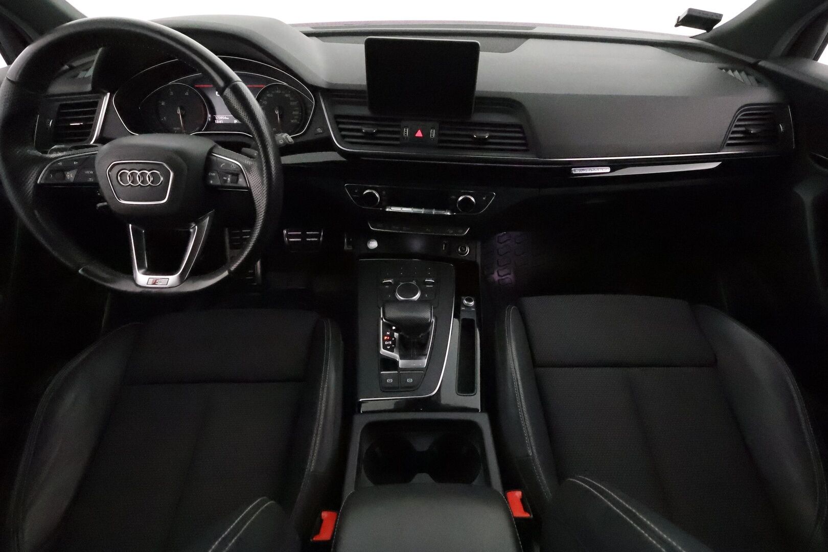 Audi Q5 2019 Business Sport Special Edition 35 TDI 120 kW quattro S tronic **Vakkari / Matrix LED / Webasto / P.kamera / Koukku** - 1.Om Suomi-auto / Merkkihuollettu / Kahdet renkaat aluvanteilla / Sporttipenkit puolinahoilla / Juuri katsastettu!