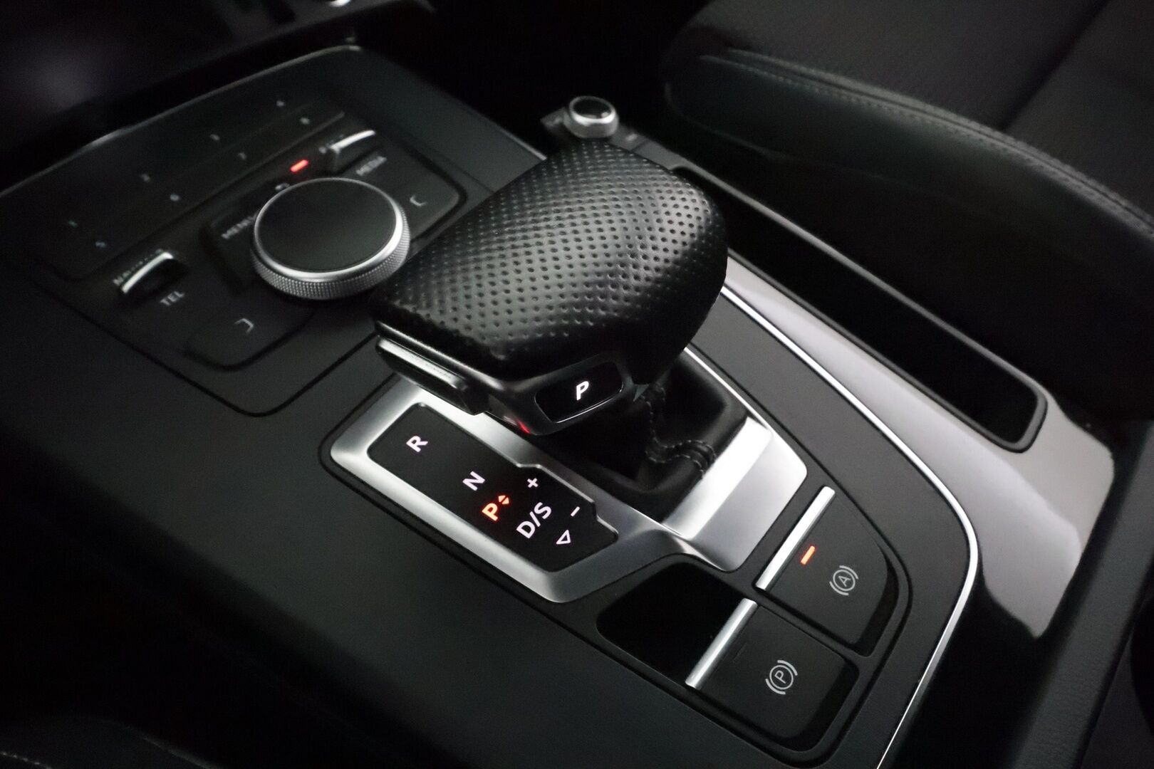 Audi Q5 2019 Business Sport Special Edition 35 TDI 120 kW quattro S tronic **Vakkari / Matrix LED / Webasto / P.kamera / Koukku** - 1.Om Suomi-auto / Merkkihuollettu / Kahdet renkaat aluvanteilla / Sporttipenkit puolinahoilla / Juuri katsastettu!