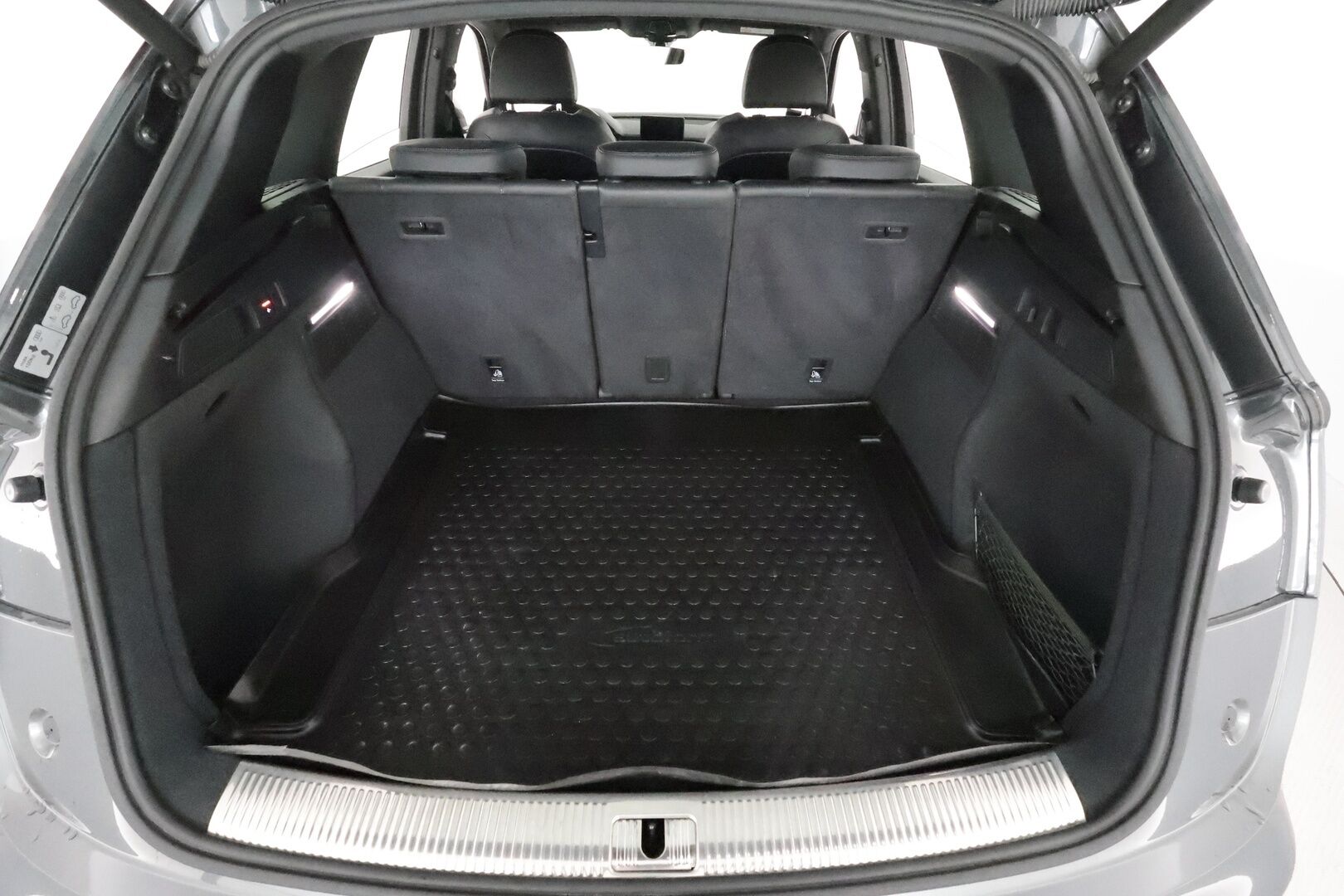 Audi Q5 2019 Business Sport Special Edition 35 TDI 120 kW quattro S tronic **Vakkari / Matrix LED / Webasto / P.kamera / Koukku** - 1.Om Suomi-auto / Merkkihuollettu / Kahdet renkaat aluvanteilla / Sporttipenkit puolinahoilla / Juuri katsastettu!