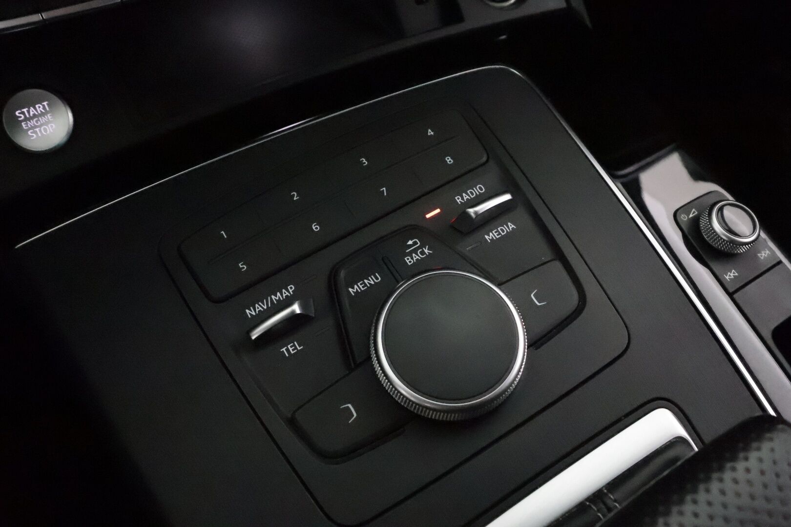 Audi Q5 2019 Business Sport Special Edition 35 TDI 120 kW quattro S tronic **Vakkari / Matrix LED / Webasto / P.kamera / Koukku** - 1.Om Suomi-auto / Merkkihuollettu / Kahdet renkaat aluvanteilla / Sporttipenkit puolinahoilla / Juuri katsastettu!