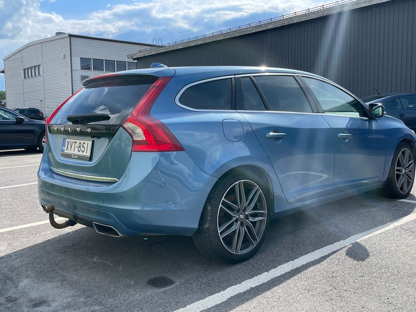 Volvo V60 2013 D6 AWD Summum plug in hybrid aut *Myydään Huutokaupat.com* - | Webasto | Digimittaristo | Kattoluukku | Vetokoukku | Nahkasisusta | Muistipenkki | Navi | 2X Renkaat & Vanteet