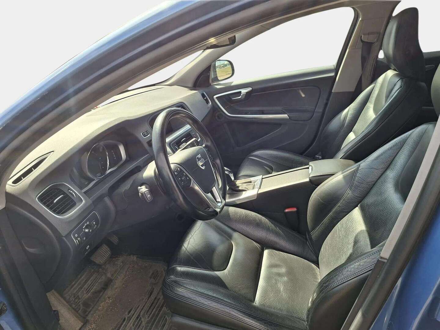 Volvo V60 2013 D6 AWD Summum plug in hybrid aut **YritysOutlet - Myydään vain yrityksille* - 2x renkaat ja vanteet / Huoltokirja / Nahkaverhoilut / Kattoluukku