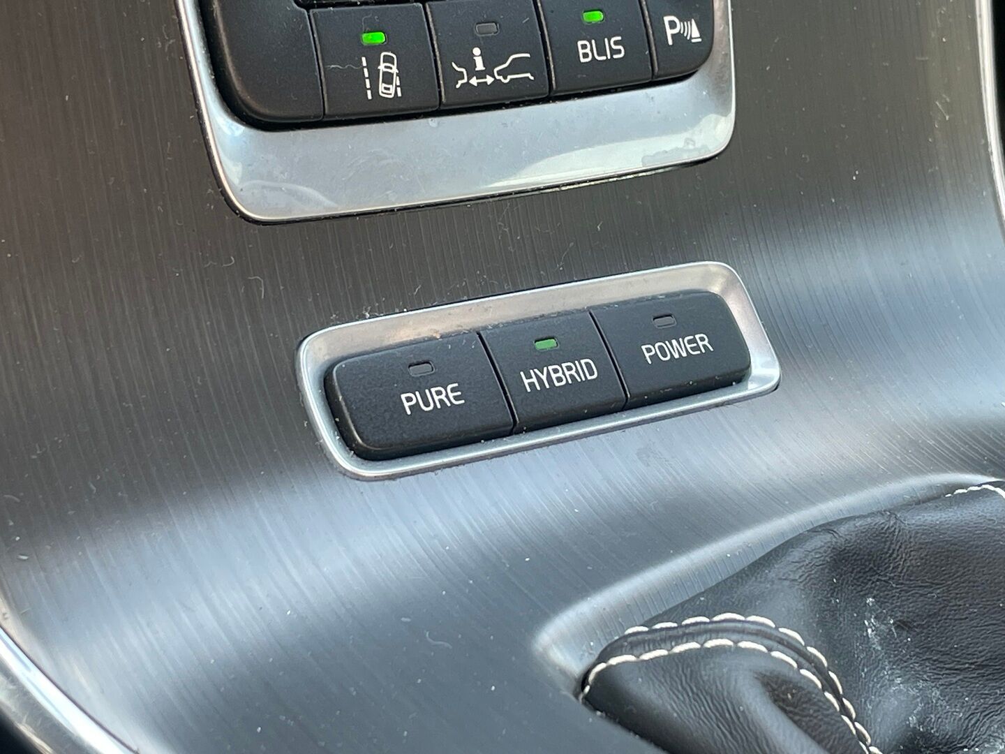 Volvo V60 2013 D6 AWD Summum plug in hybrid aut *Myydään Huutokaupat.com* - | Webasto | Digimittaristo | Kattoluukku | Vetokoukku | Nahkasisusta | Muistipenkki | Navi | 2X Renkaat & Vanteet