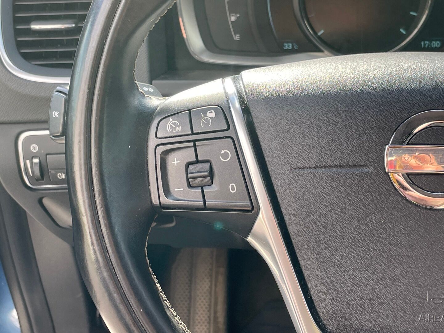 Volvo V60 2013 D6 AWD Summum plug in hybrid aut *Myydään Huutokaupat.com* - | Webasto | Digimittaristo | Kattoluukku | Vetokoukku | Nahkasisusta | Muistipenkki | Navi | 2X Renkaat & Vanteet