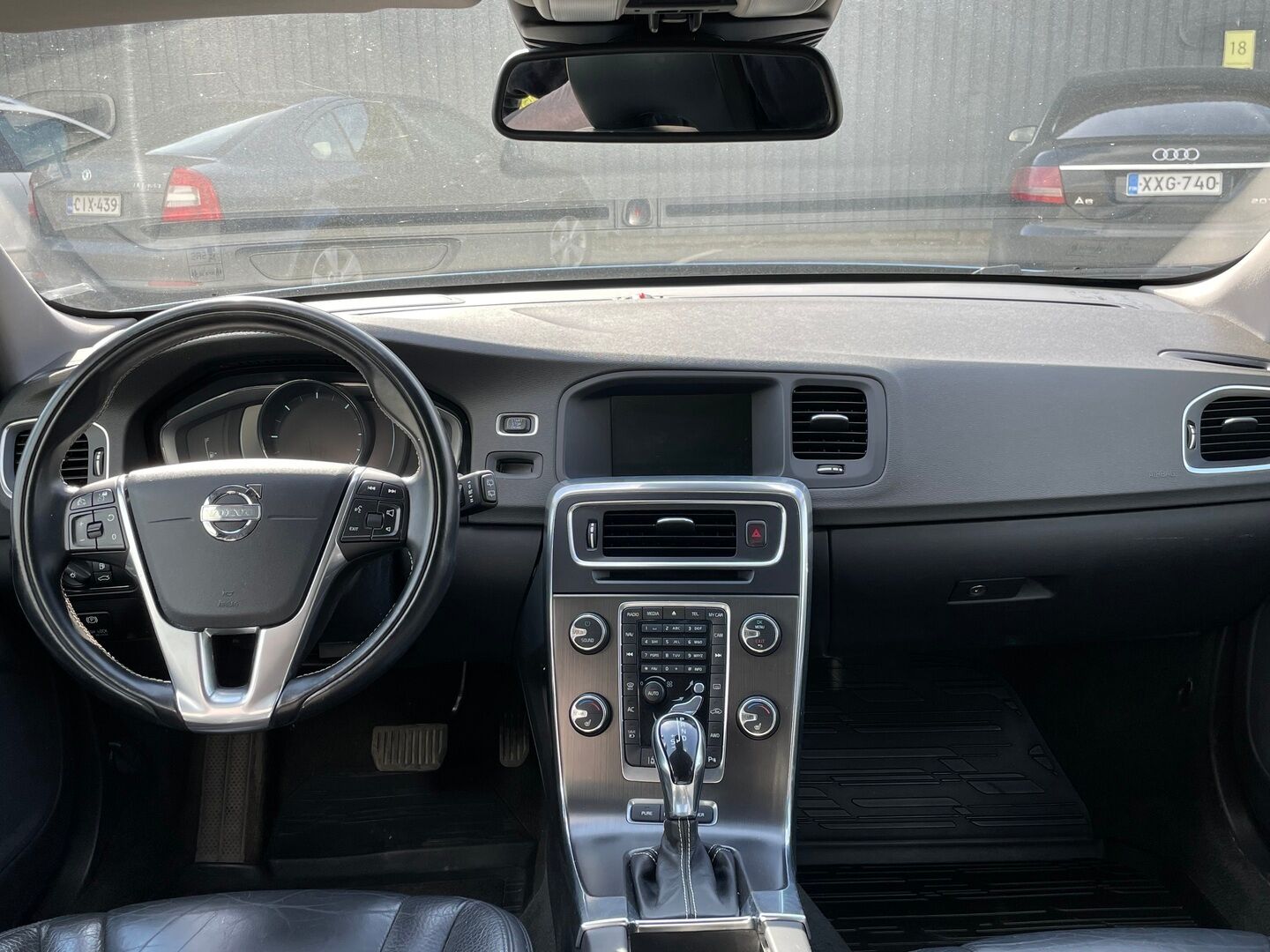Volvo V60 2013 D6 AWD Summum plug in hybrid aut *Myydään Huutokaupat.com* - | Webasto | Digimittaristo | Kattoluukku | Vetokoukku | Nahkasisusta | Muistipenkki | Navi | 2X Renkaat & Vanteet