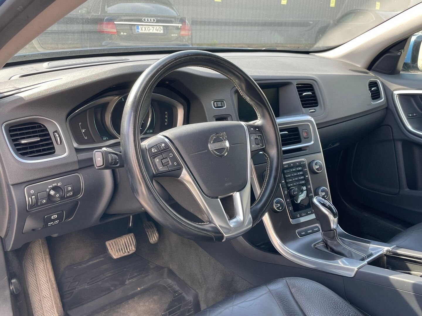 Volvo V60 2013 D6 AWD Summum plug in hybrid aut *Myydään Huutokaupat.com* - | Webasto | Digimittaristo | Kattoluukku | Vetokoukku | Nahkasisusta | Muistipenkki | Navi | 2X Renkaat & Vanteet
