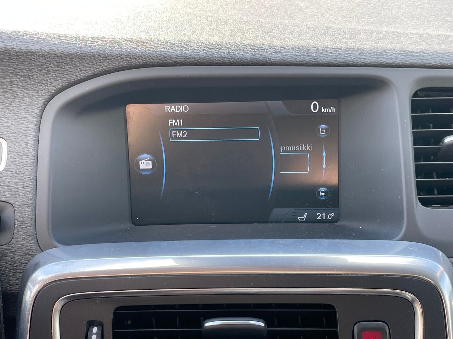 Volvo V60 2013 D6 AWD Summum plug in hybrid aut *Myydään Huutokaupat.com* - | Webasto | Digimittaristo | Kattoluukku | Vetokoukku | Nahkasisusta | Muistipenkki | Navi | 2X Renkaat & Vanteet
