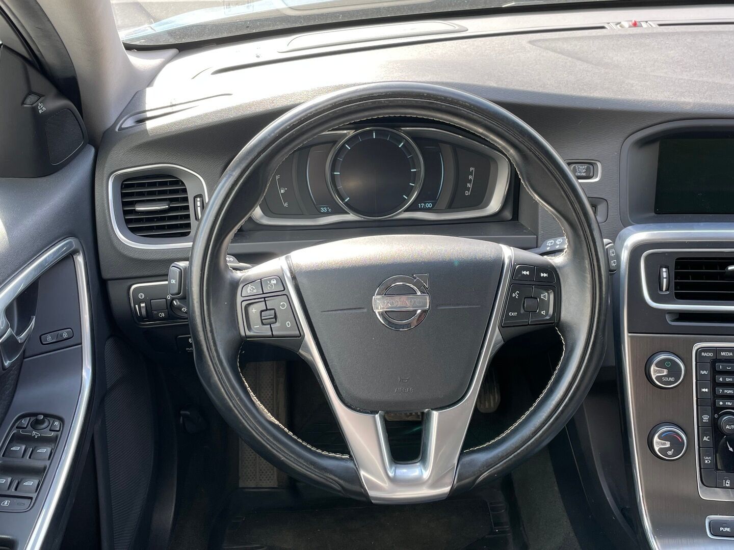 Volvo V60 2013 D6 AWD Summum plug in hybrid aut *Myydään Huutokaupat.com* - | Webasto | Digimittaristo | Kattoluukku | Vetokoukku | Nahkasisusta | Muistipenkki | Navi | 2X Renkaat & Vanteet