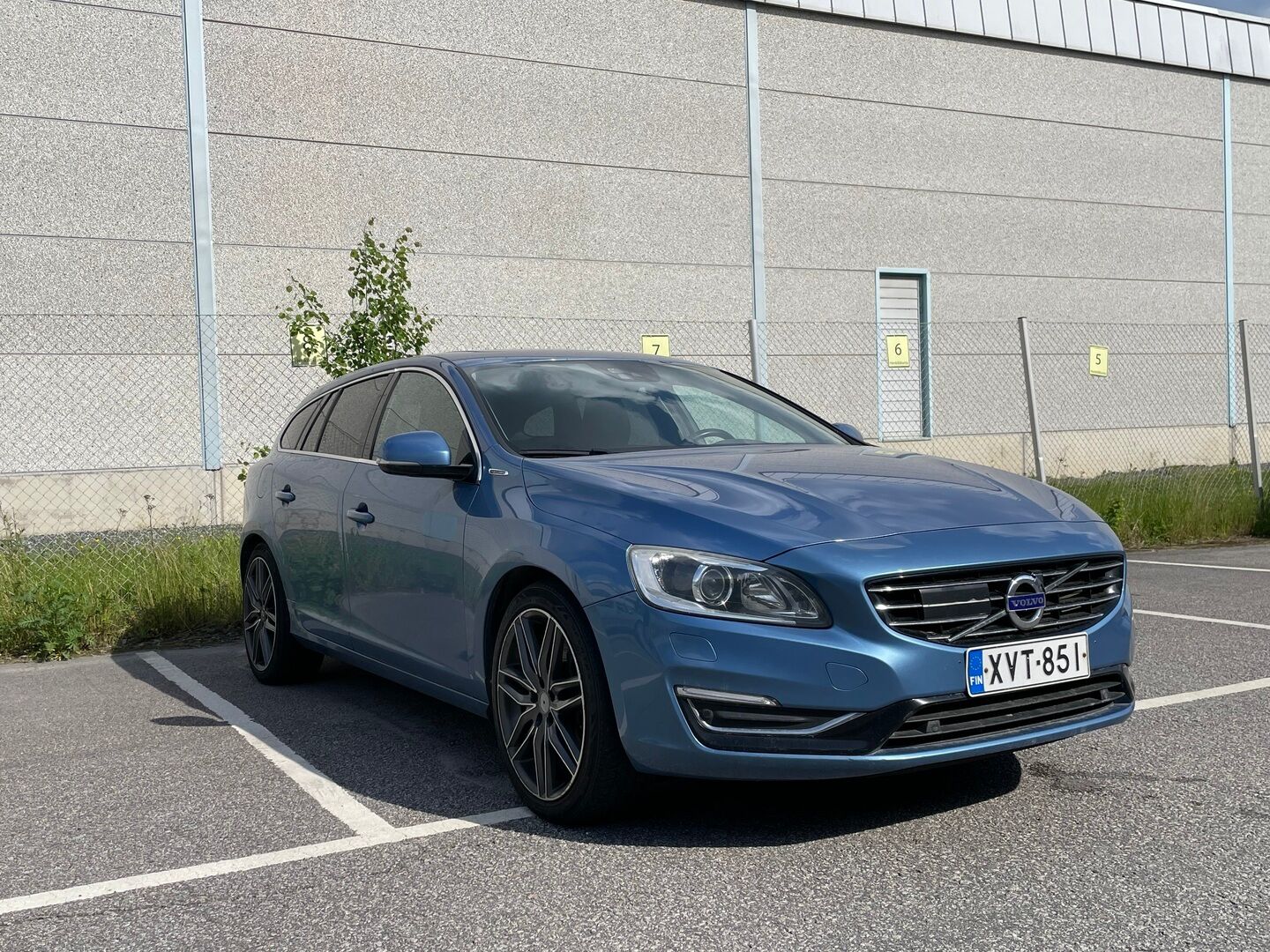 Volvo V60 2013 D6 AWD Summum plug in hybrid aut *Myydään Huutokaupat.com* - | Webasto | Digimittaristo | Kattoluukku | Vetokoukku | Nahkasisusta | Muistipenkki | Navi | 2X Renkaat & Vanteet