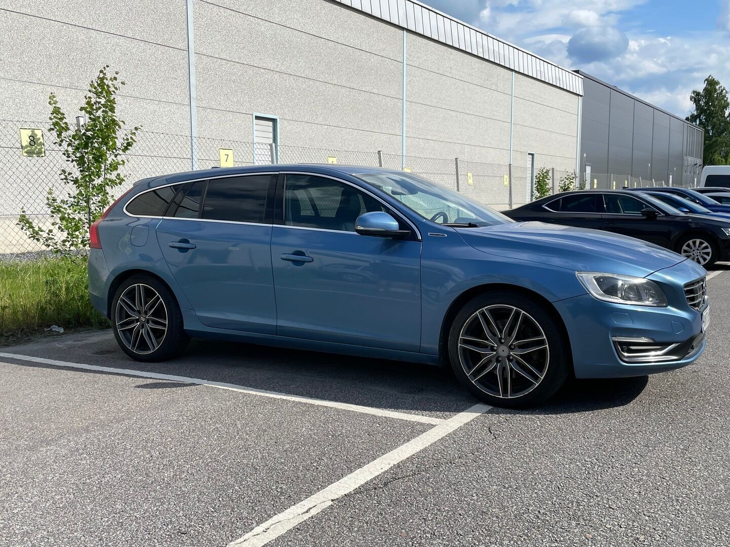 Volvo V60 2013 D6 AWD Summum plug in hybrid aut *Myydään Huutokaupat.com* - | Webasto | Digimittaristo | Kattoluukku | Vetokoukku | Nahkasisusta | Muistipenkki | Navi | 2X Renkaat & Vanteet