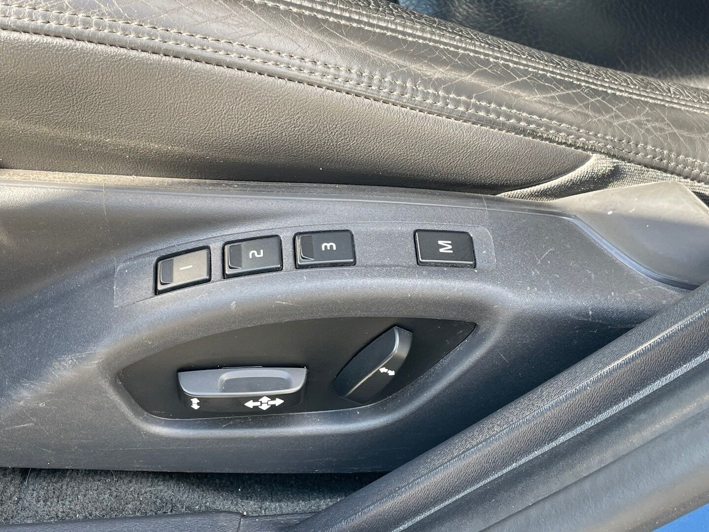 Volvo V60 2013 D6 AWD Summum plug in hybrid aut *Myydään Huutokaupat.com* - | Webasto | Digimittaristo | Kattoluukku | Vetokoukku | Nahkasisusta | Muistipenkki | Navi | 2X Renkaat & Vanteet