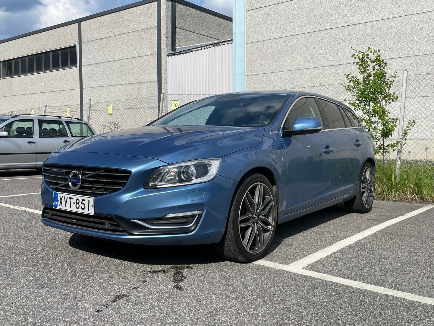 Volvo V60 2013 D6 AWD Summum plug in hybrid aut *Myydään Huutokaupat.com* - | Webasto | Digimittaristo | Kattoluukku | Vetokoukku | Nahkasisusta | Muistipenkki | Navi | 2X Renkaat & Vanteet