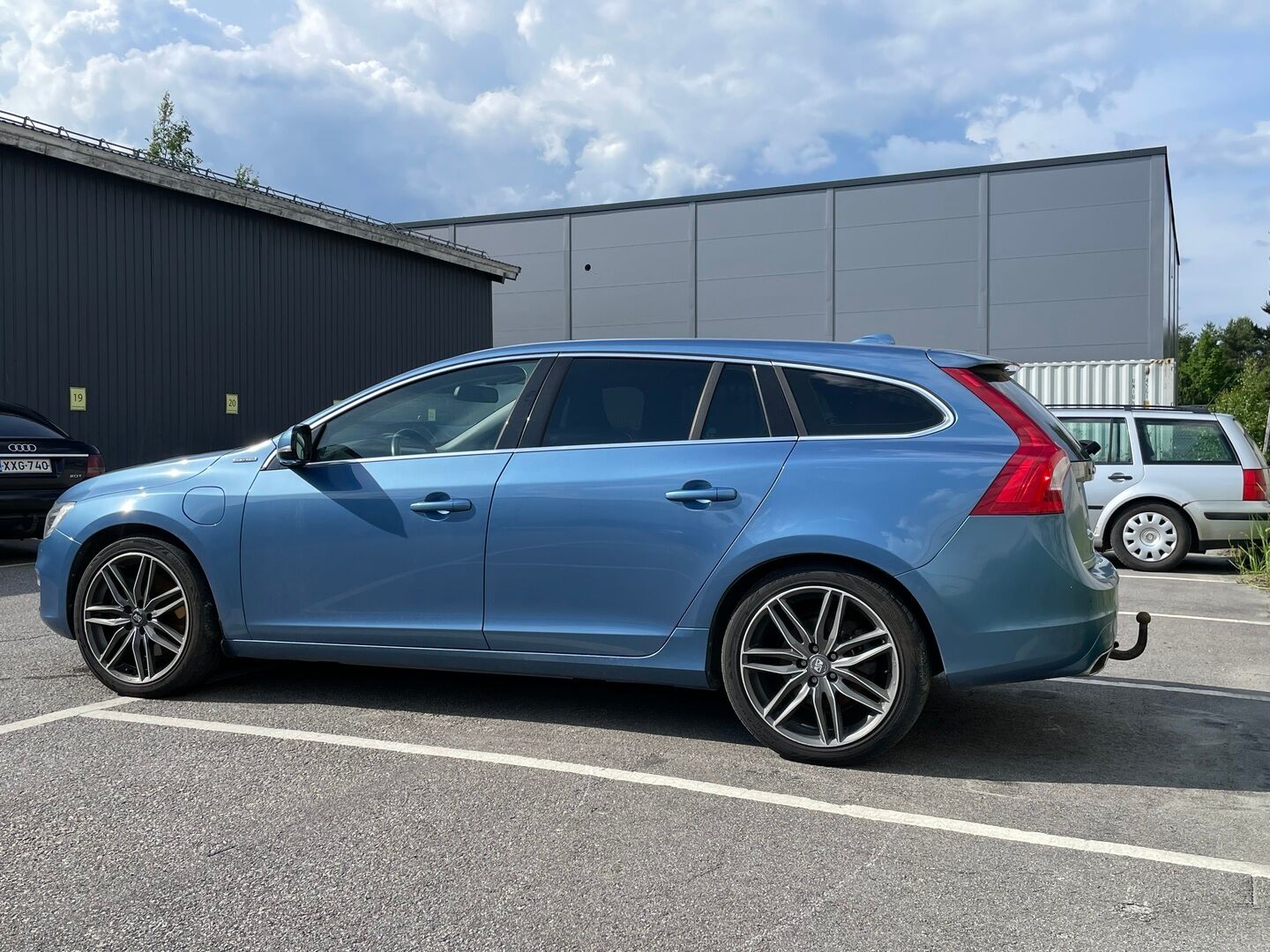 Volvo V60 2013 D6 AWD Summum plug in hybrid aut *Myydään Huutokaupat.com* - | Webasto | Digimittaristo | Kattoluukku | Vetokoukku | Nahkasisusta | Muistipenkki | Navi | 2X Renkaat & Vanteet